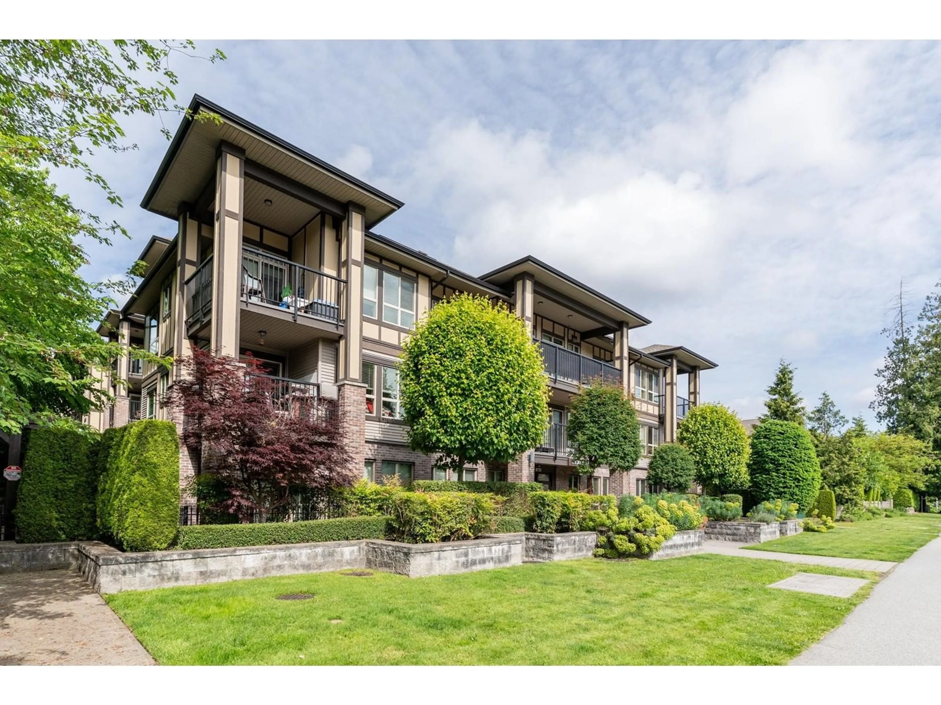 A pic from outside/outdoor area/front of a property/back of a property/a pic from drone, unknown for 101 - 8733 160, Surrey British Columbia V4N6P9