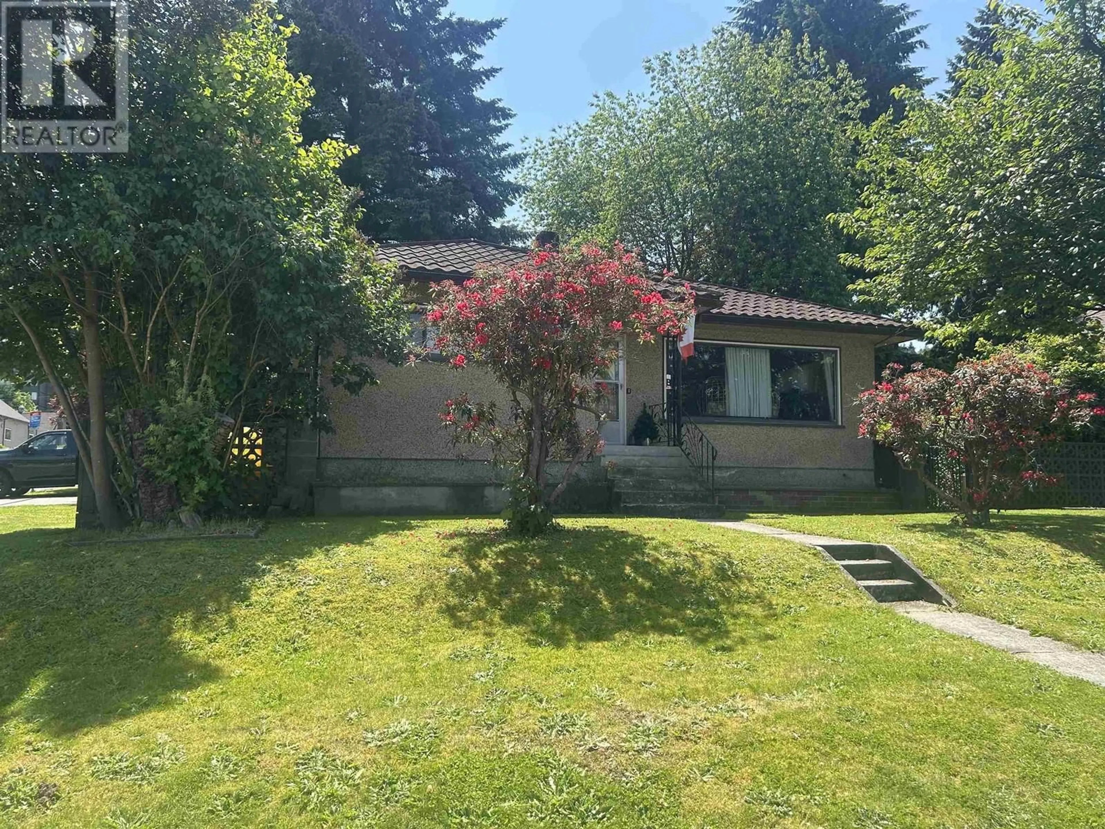 A pic from outside/outdoor area/front of a property/back of a property/a pic from drone, street for 2825 ST JOHNS STREET, Port Moody British Columbia V3H2B9