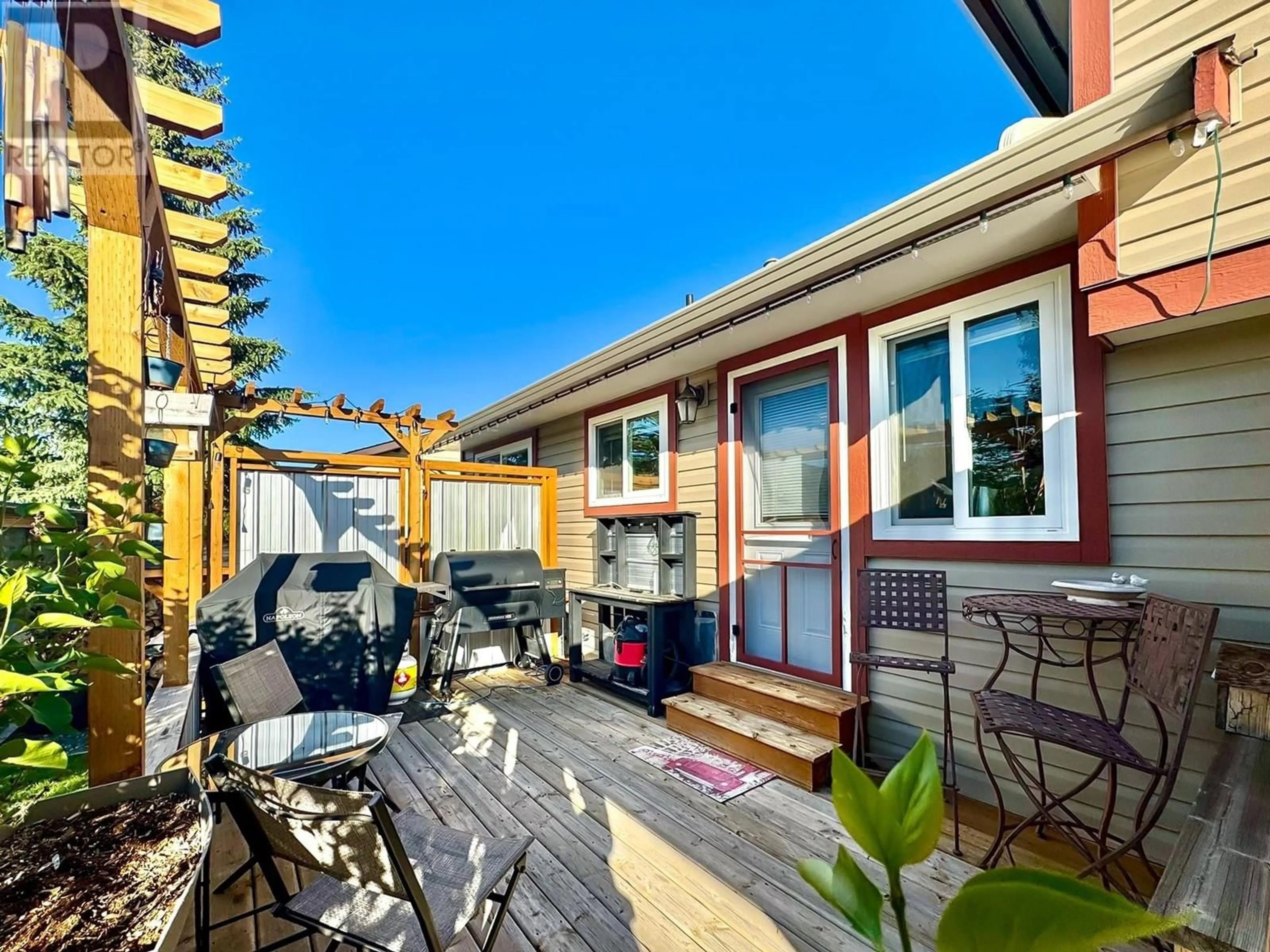 Patio, street for 253 BIRCH AVENUE, 100 Mile House British Columbia V0K2E0