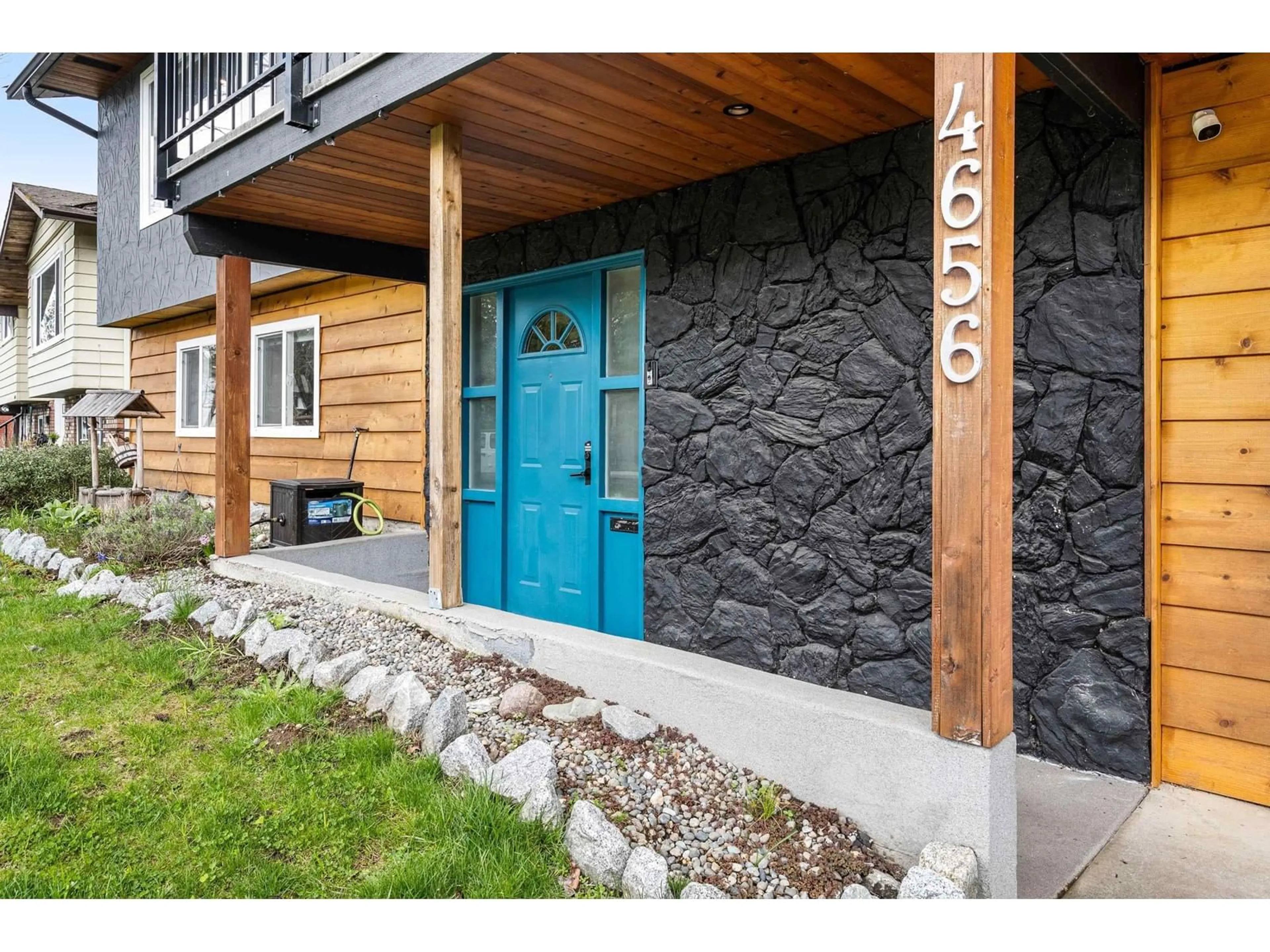 Indoor entryway for 4656 203A, Langley British Columbia V3A5K1