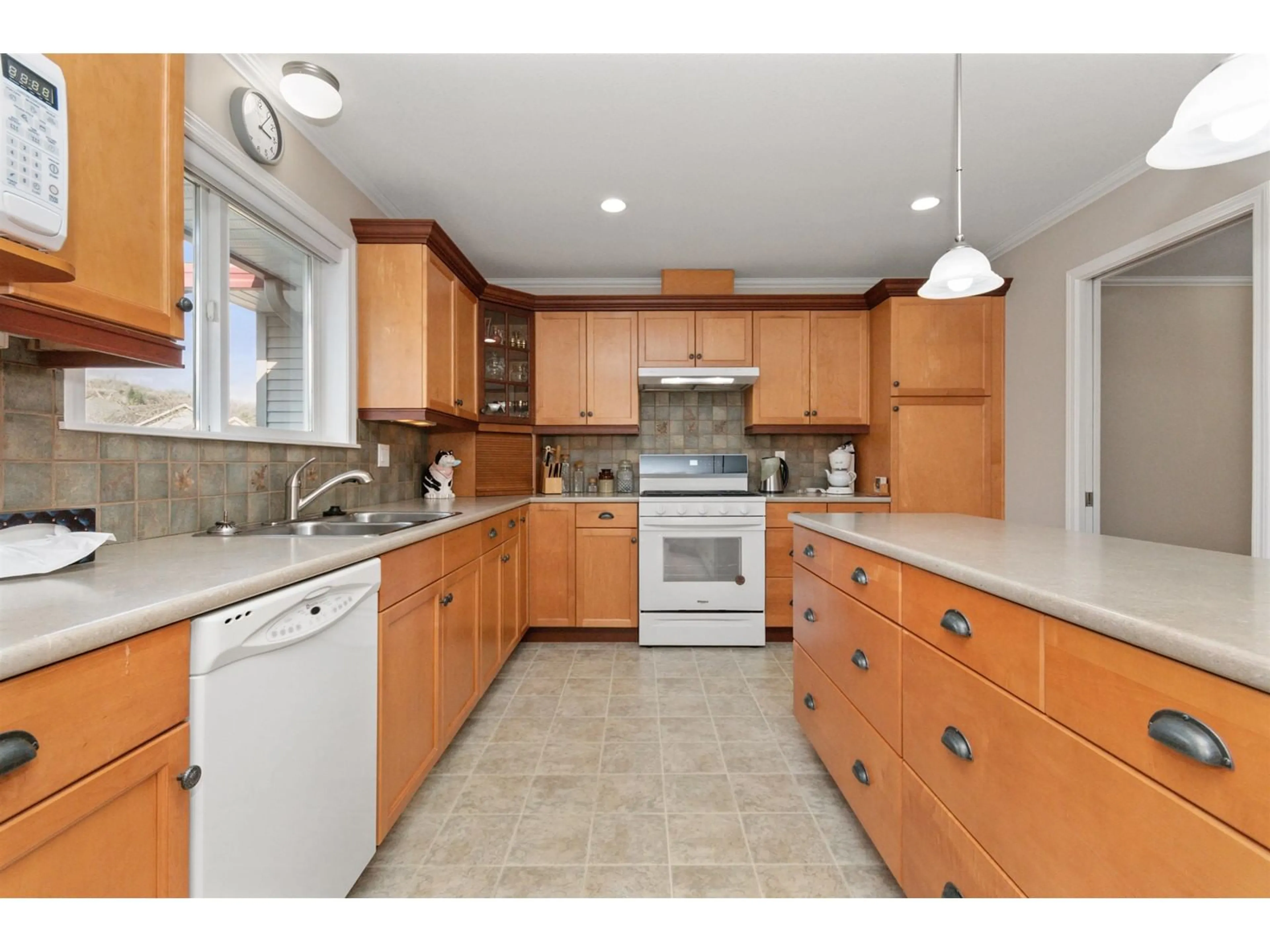 Standard kitchen, ceramic/tile floor for 16 - 7330 ELM ROAD, Agassiz British Columbia V0M1A0