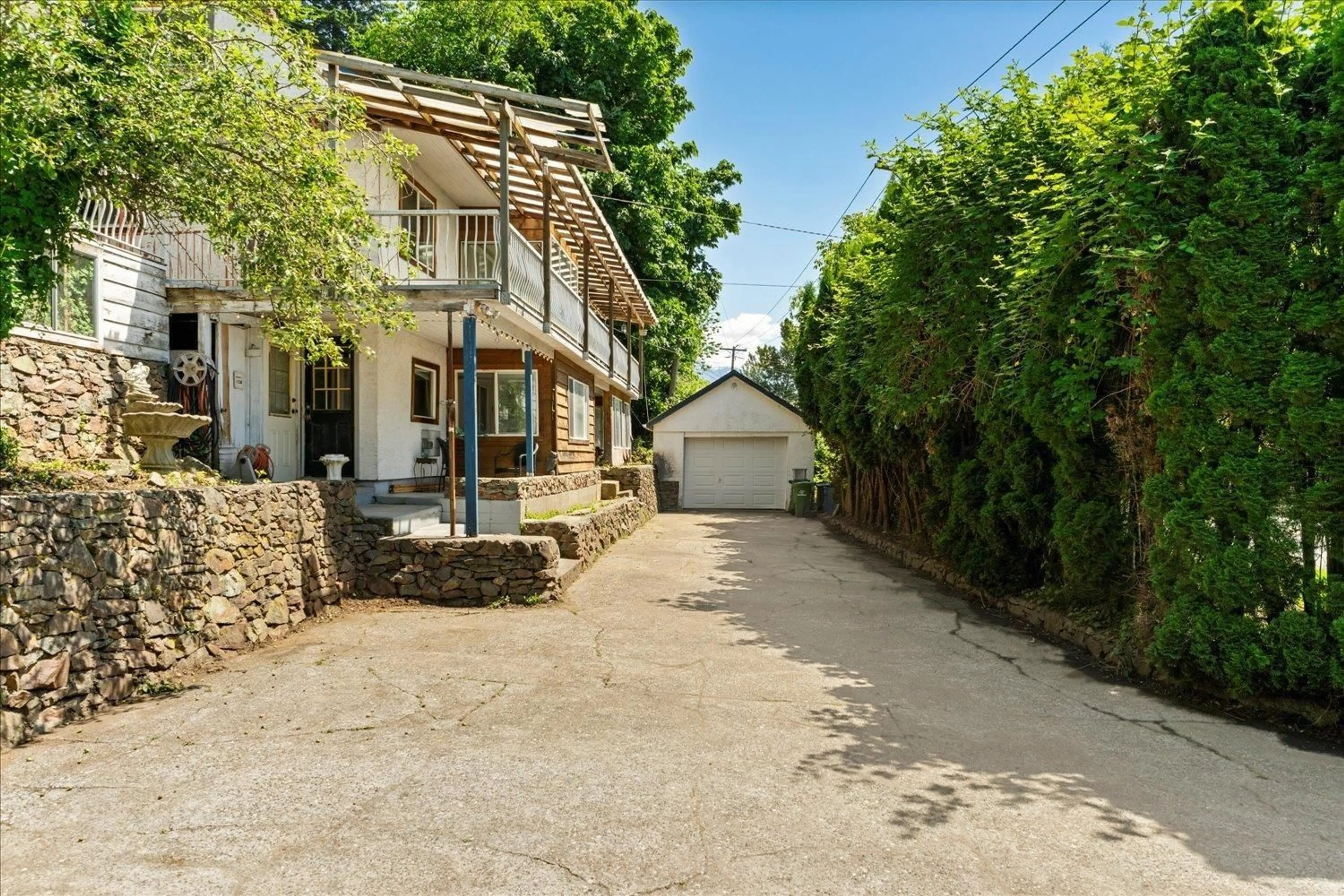 Patio, street for 47145 YALE ROAD, Chilliwack British Columbia V2P7M9