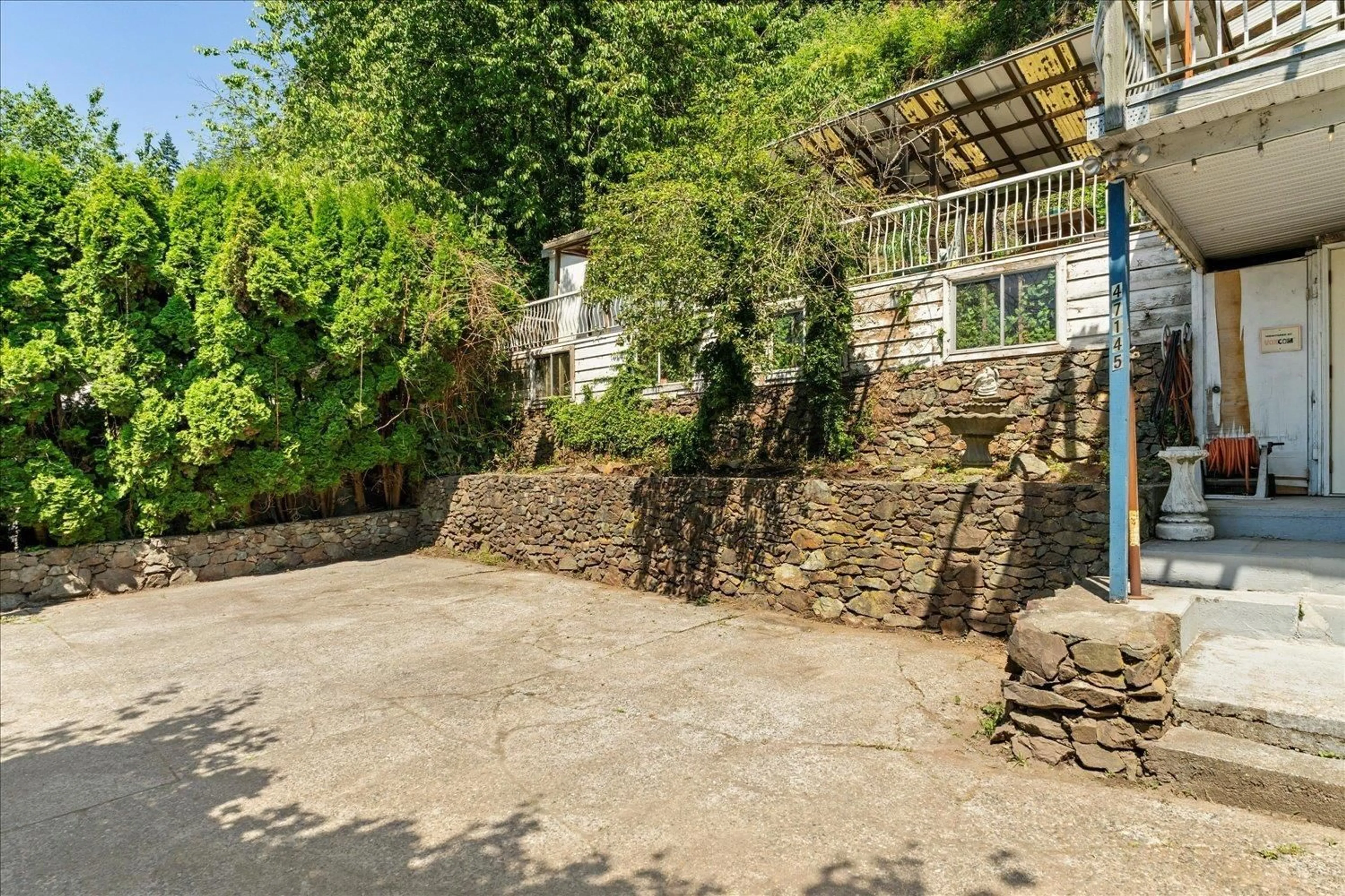 Patio, street for 47145 YALE ROAD, Chilliwack British Columbia V2P7M9