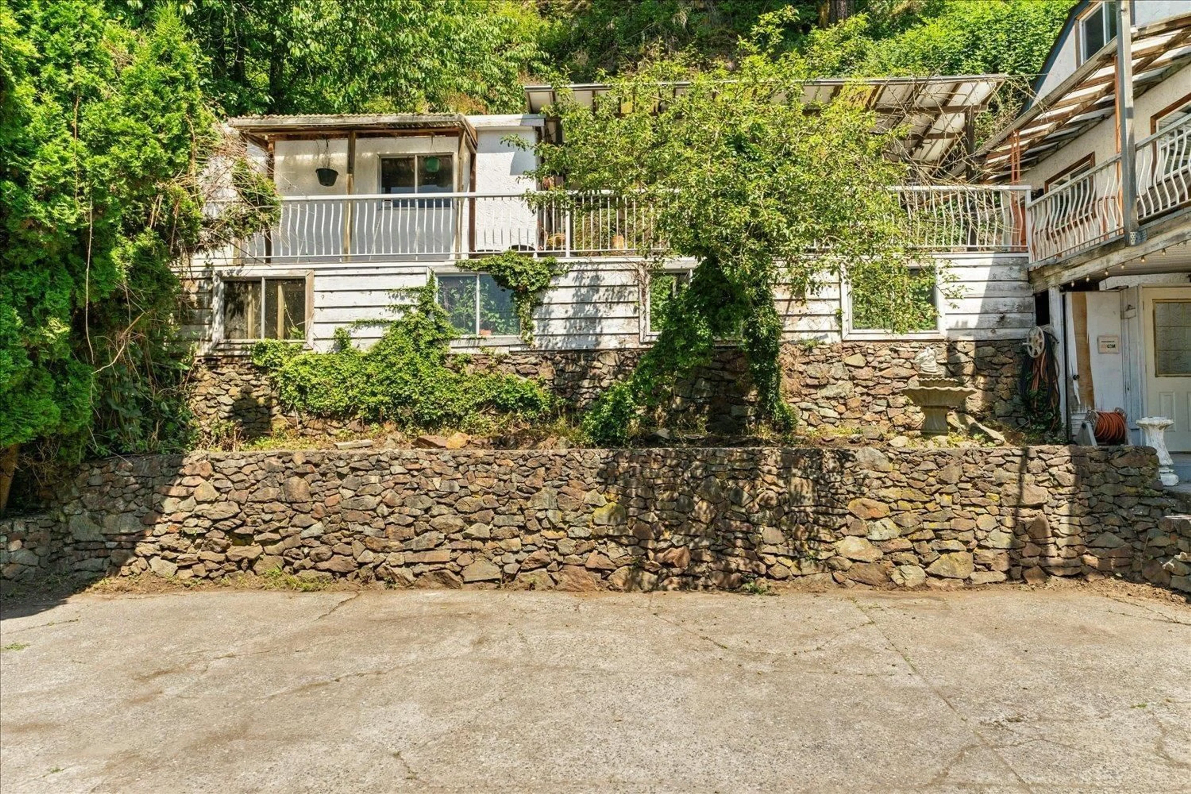 Patio, street for 47145 YALE ROAD, Chilliwack British Columbia V2P7M9