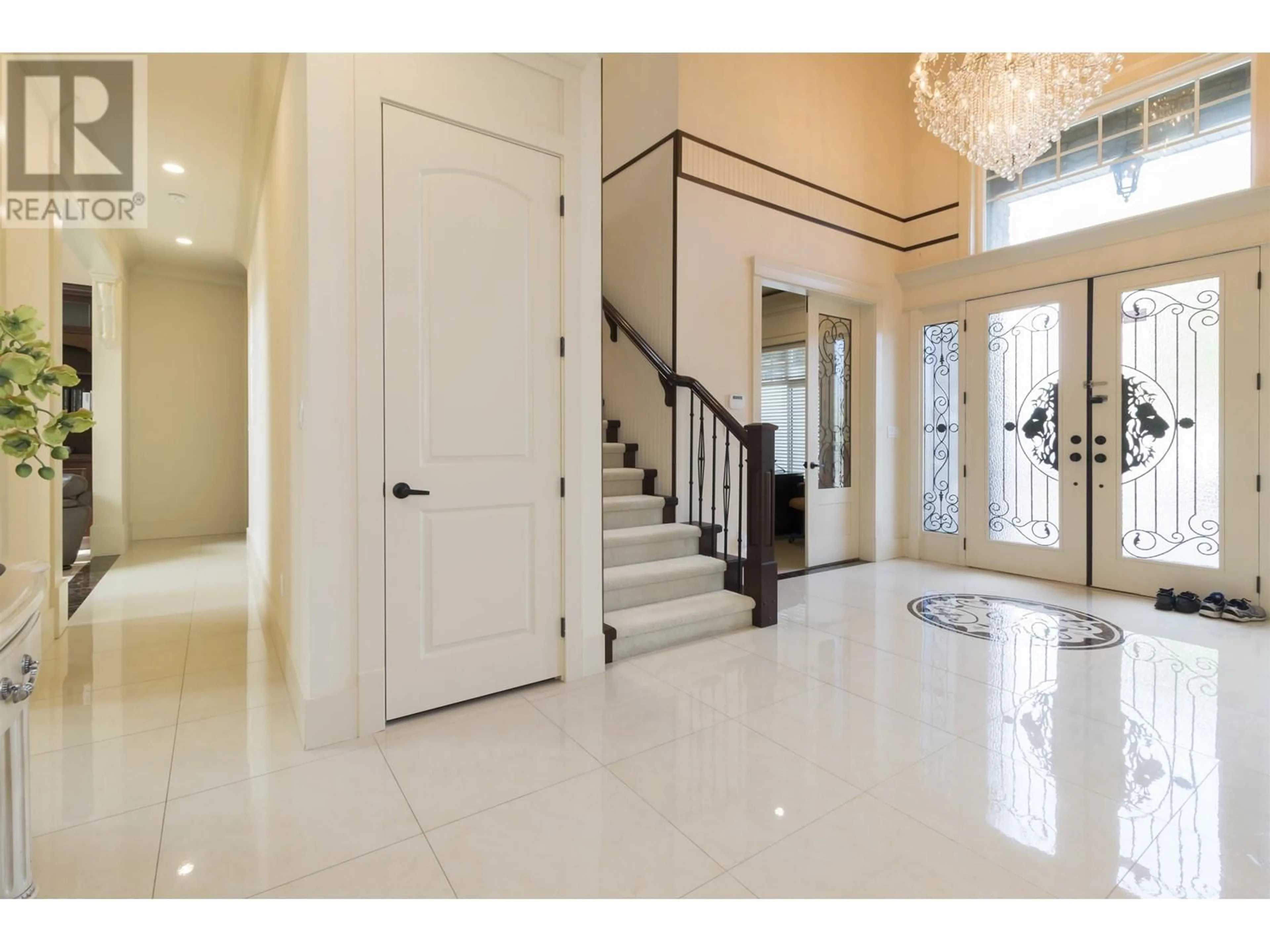 Indoor entryway for 8451 FAIRHURST ROAD, Richmond British Columbia V7C1Y7
