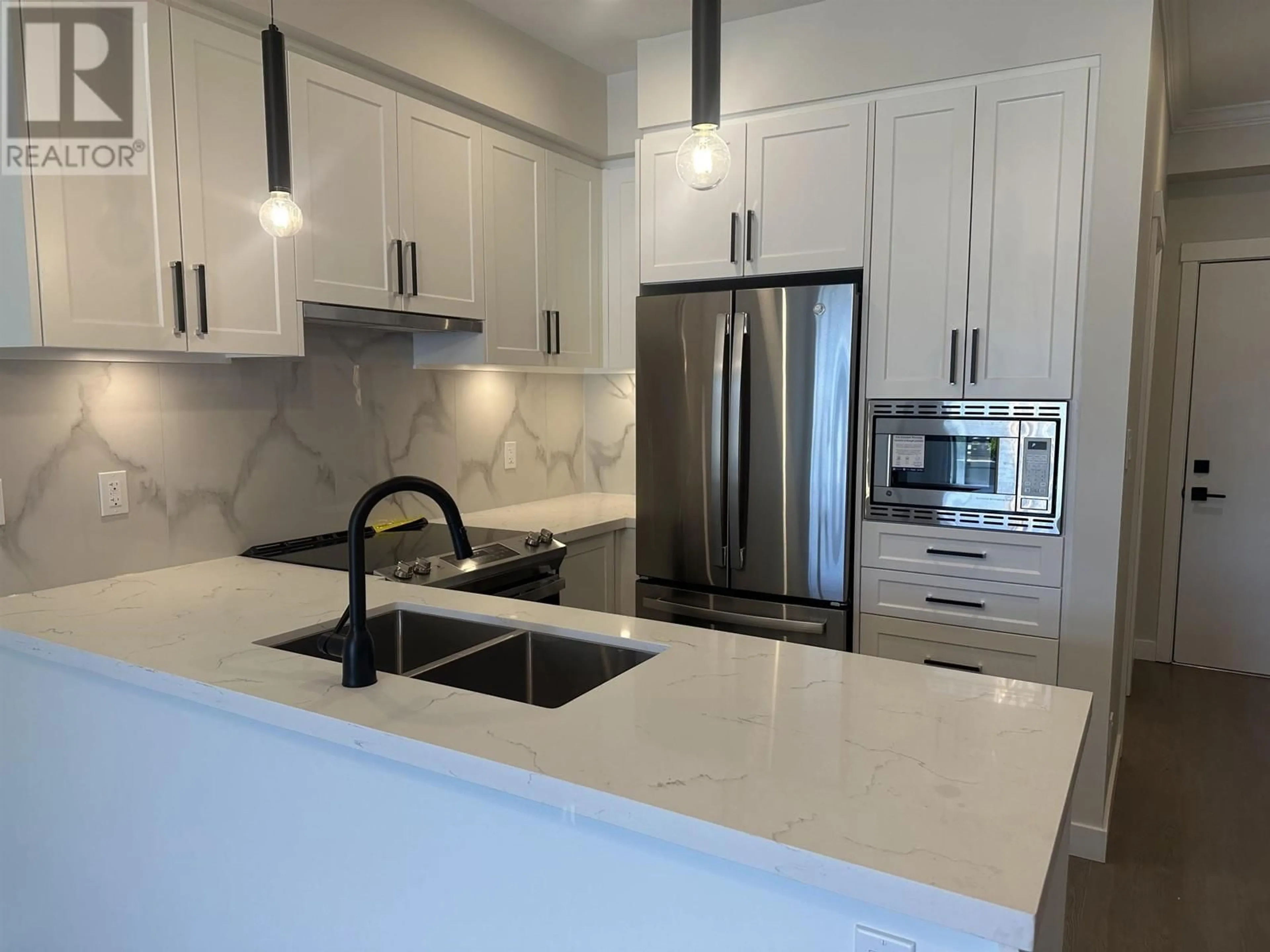 Open concept kitchen, ceramic/tile floor for 104 - 12109 223 STREET, Maple Ridge British Columbia V2X3I2