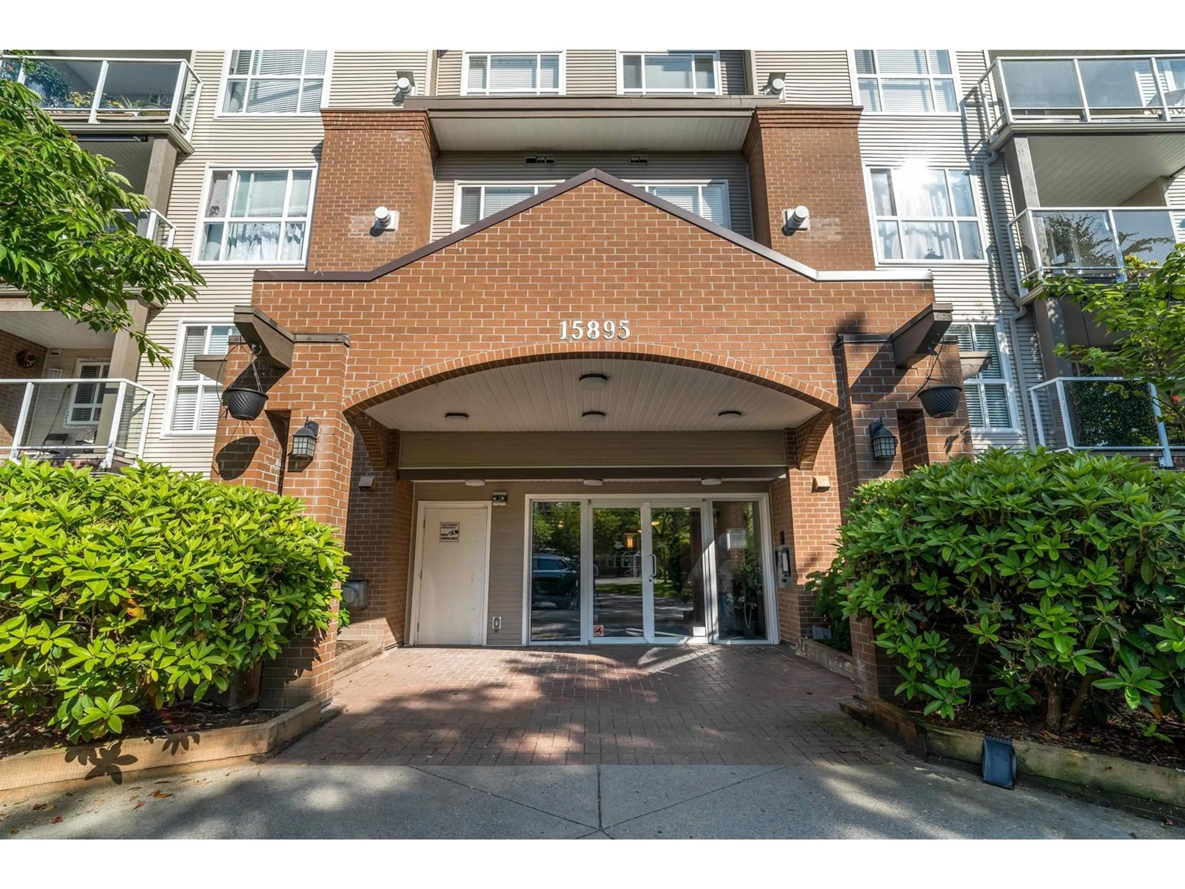 Indoor foyer for 111 - 15895 84, Surrey British Columbia V3S2N8