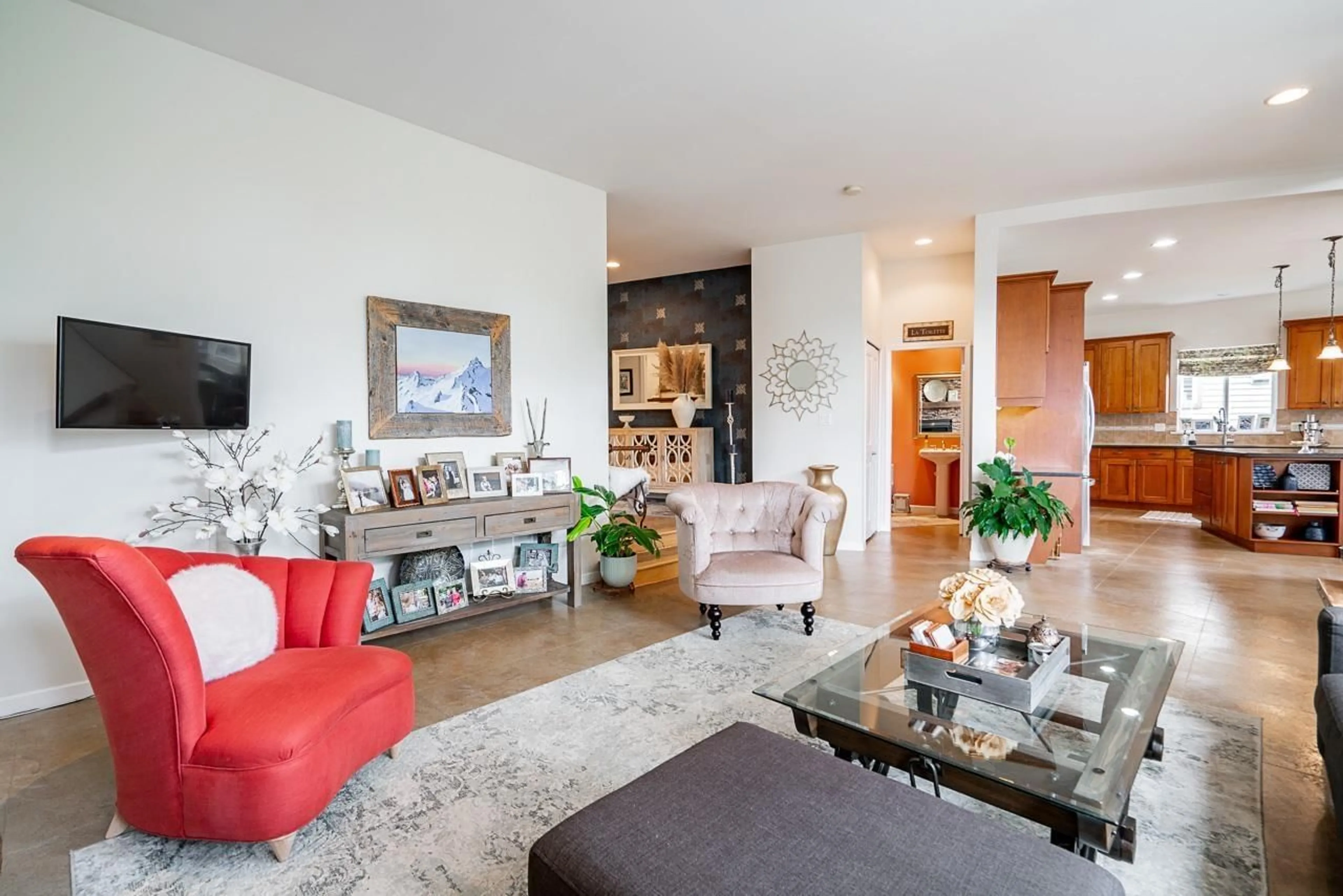 Living room with furniture, unknown for 5784 167, Surrey British Columbia V3S9T4