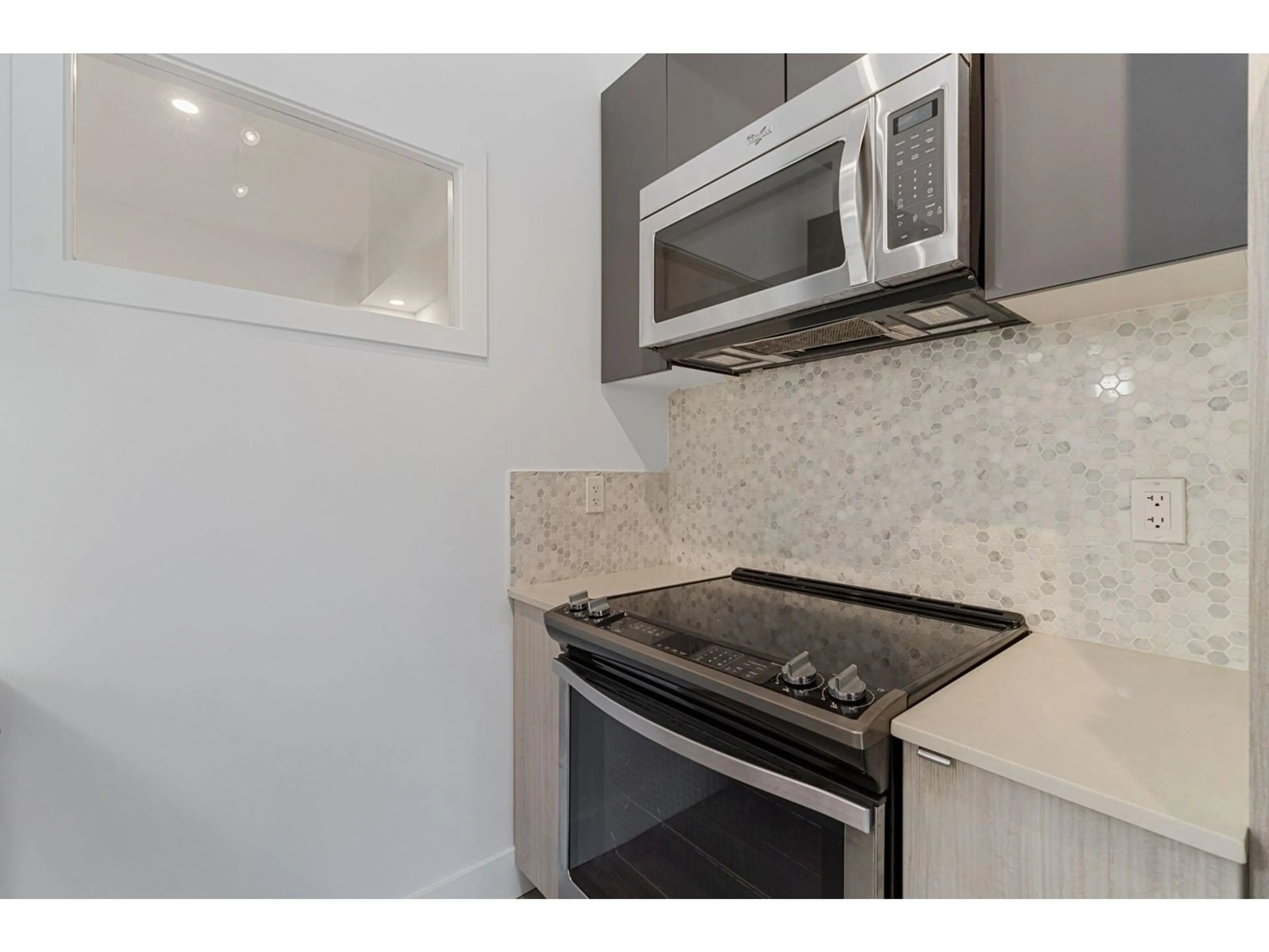 Standard kitchen, unknown for 303 - 6468 195A, Surrey British Columbia V4N6R6