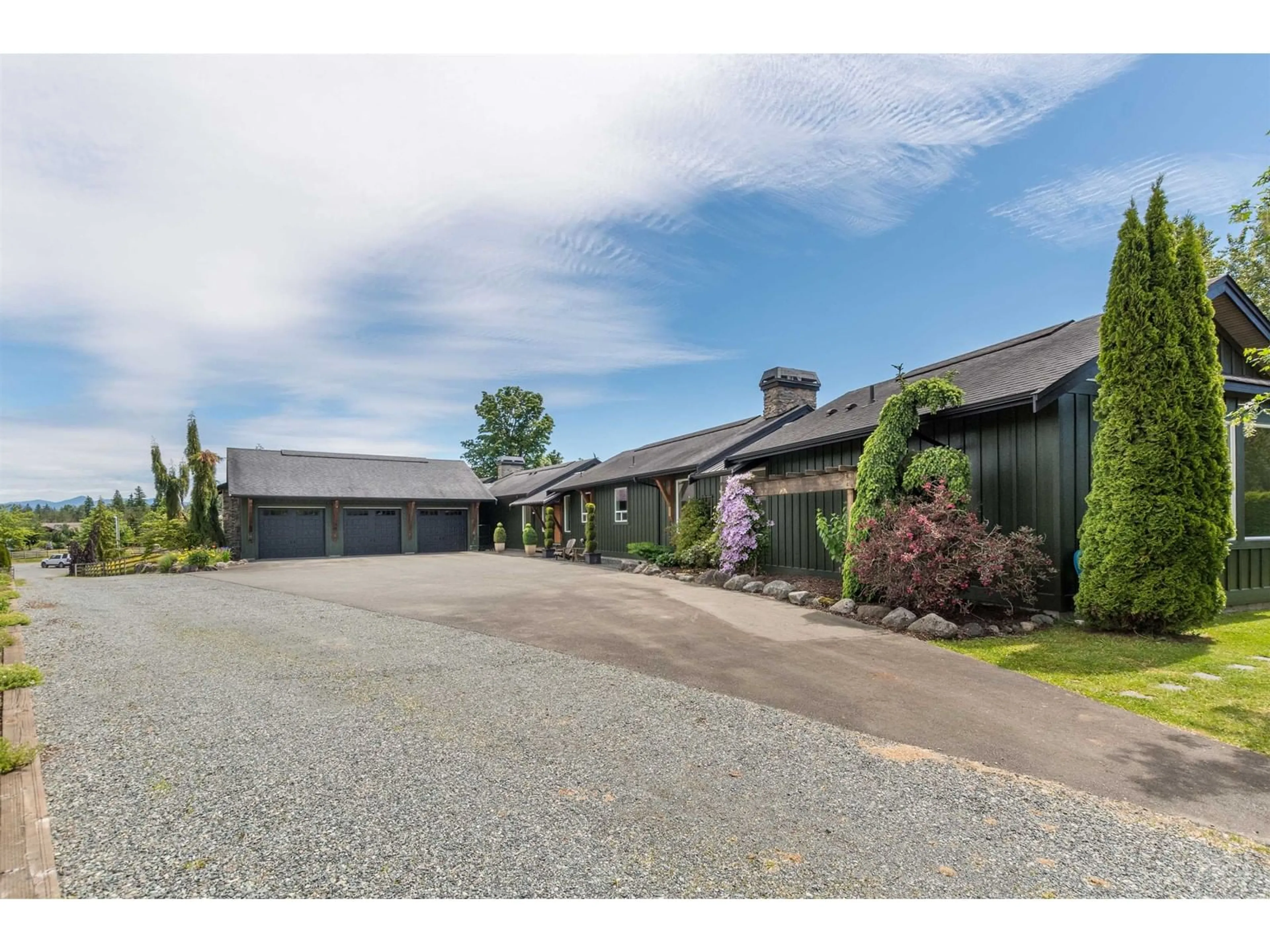 A pic from outside/outdoor area/front of a property/back of a property/a pic from drone, street for 26276 69, Langley British Columbia V4W1M6