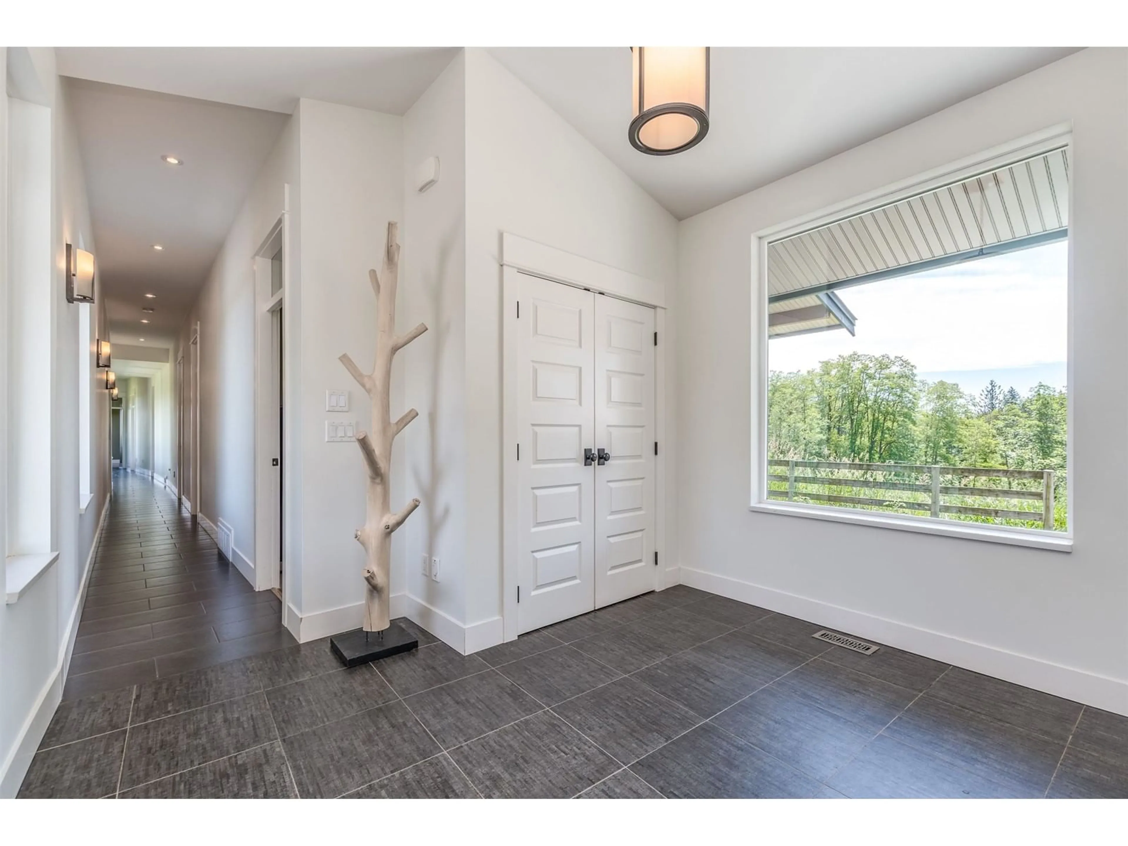Indoor entryway for 26276 69, Langley British Columbia V4W1M6