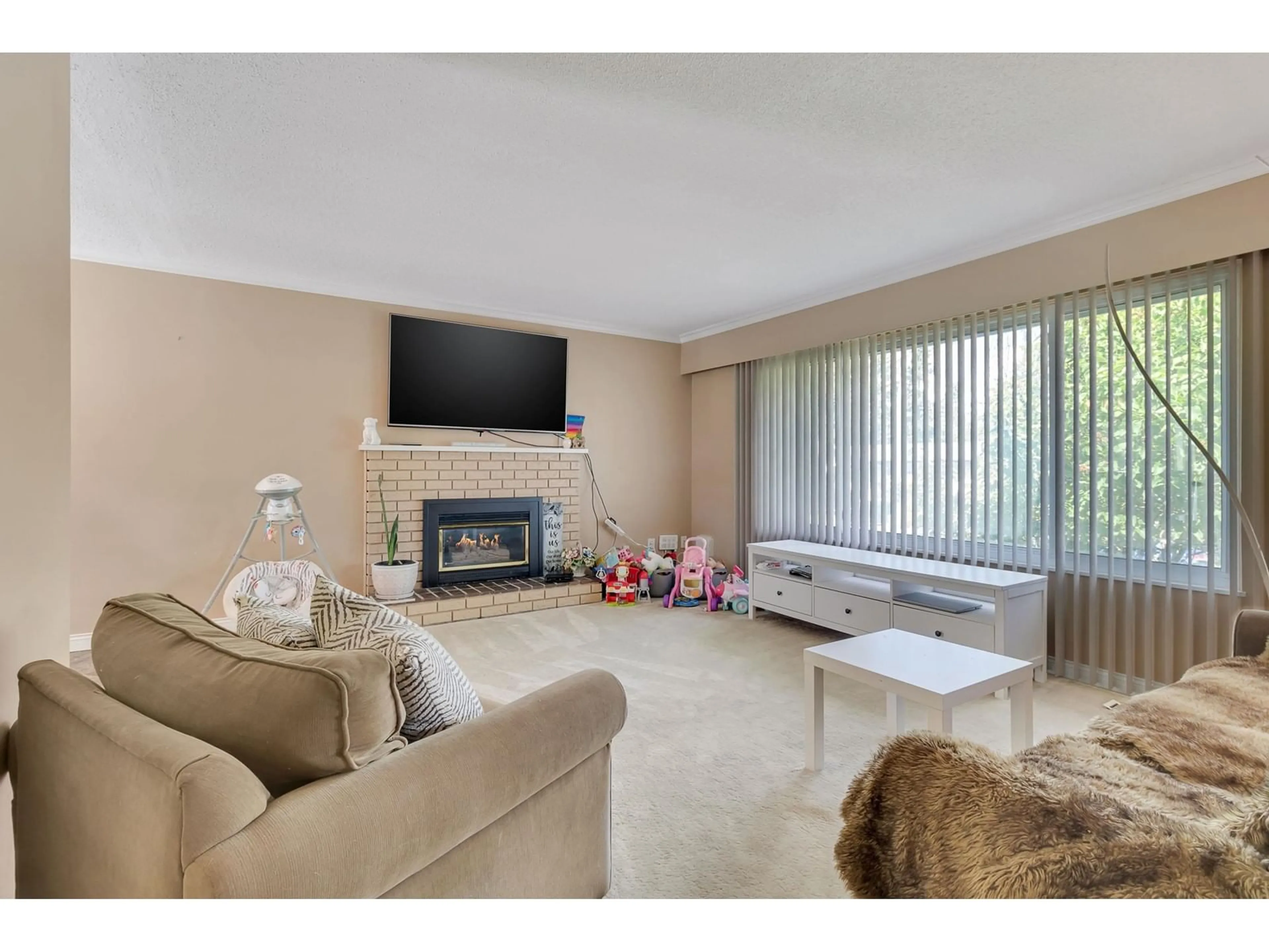 Living room with furniture, unknown for 11558 73A, Delta British Columbia V4C6Y6