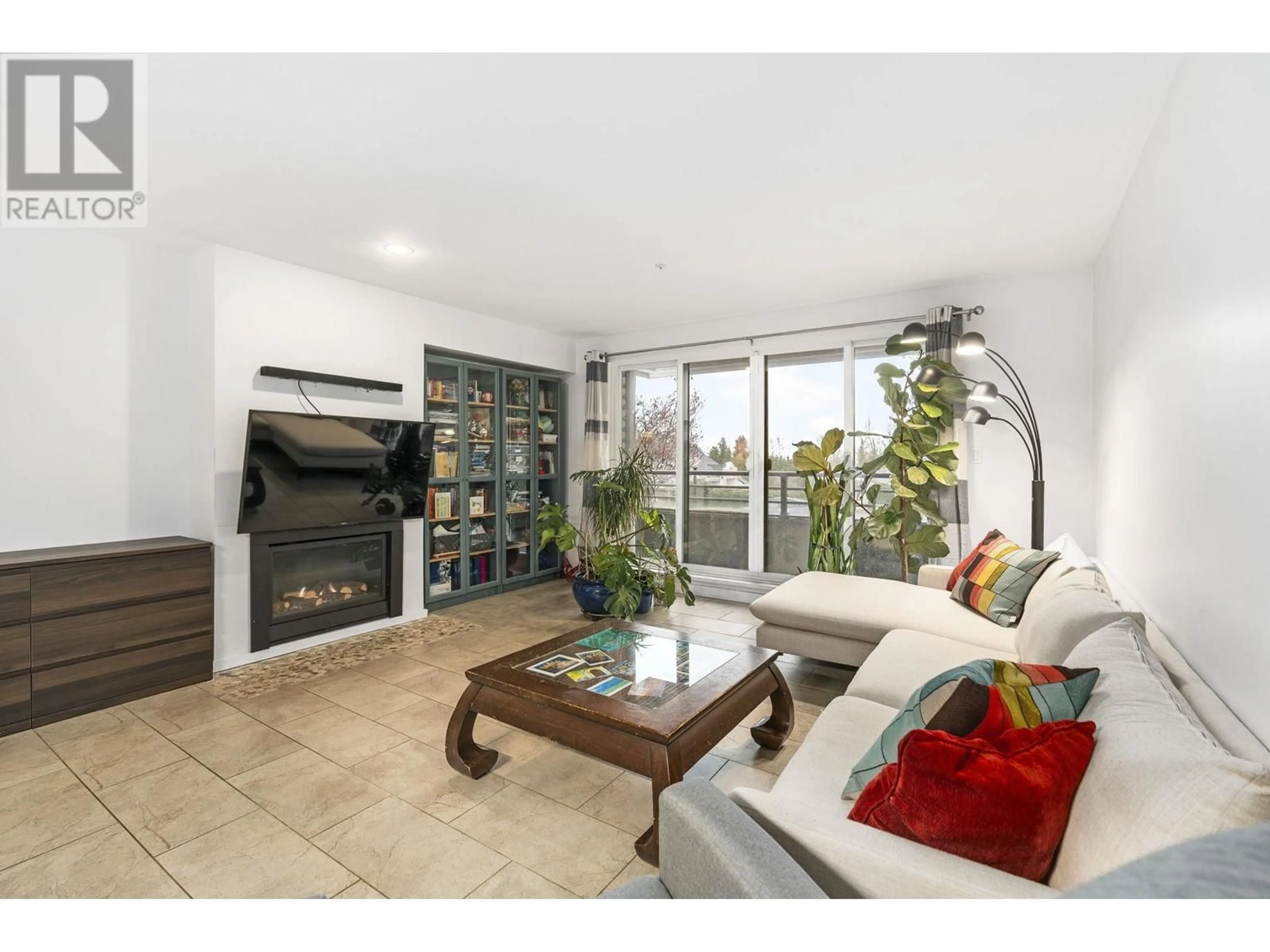 Living room with furniture, unknown for 1 - 2150 MARINE DRIVE, Vancouver British Columbia V5P2S1