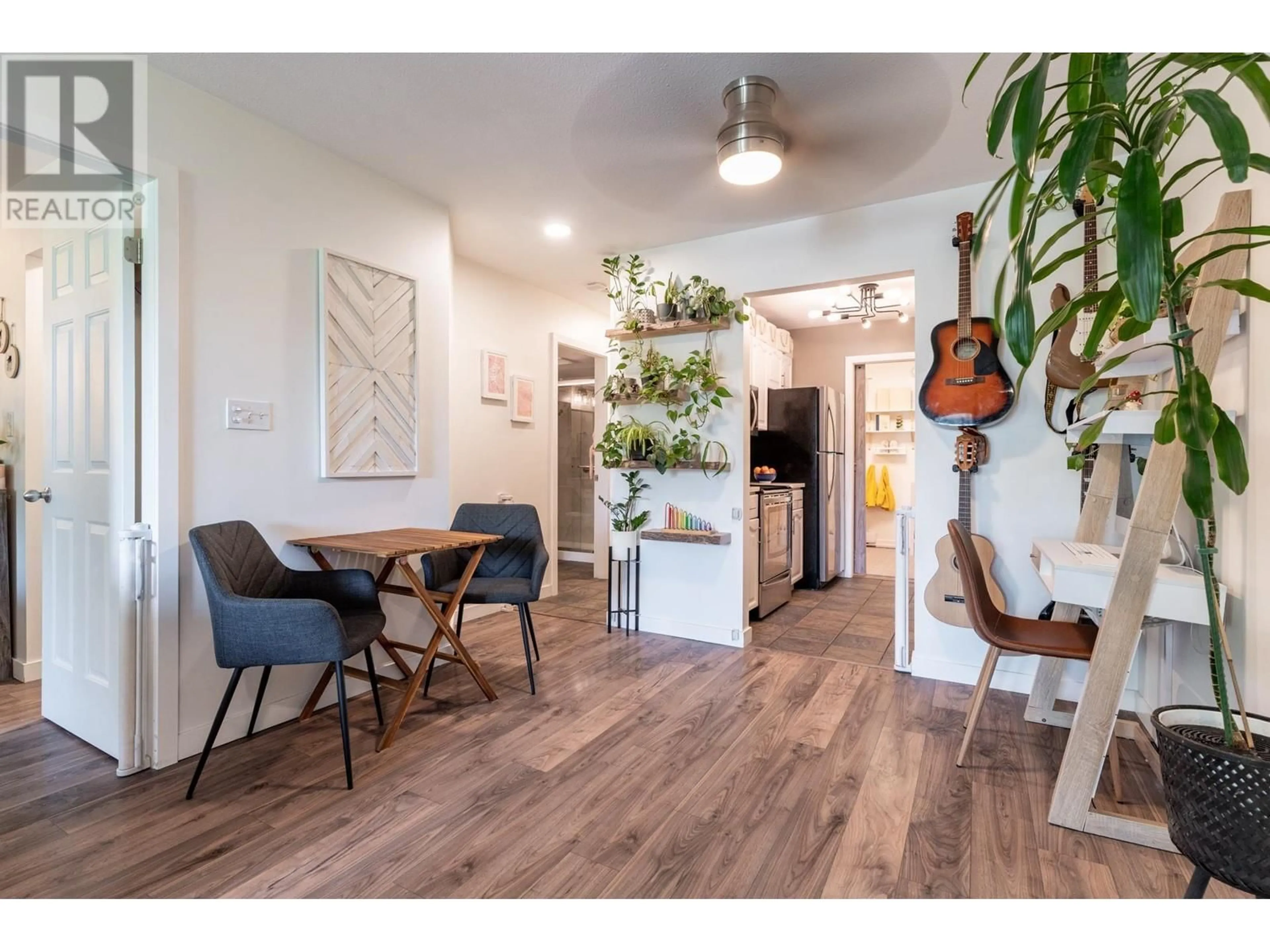 Indoor entryway for 206 - 2339 SHAUGHNESSY STREET, Port Coquitlam British Columbia V3C3E2