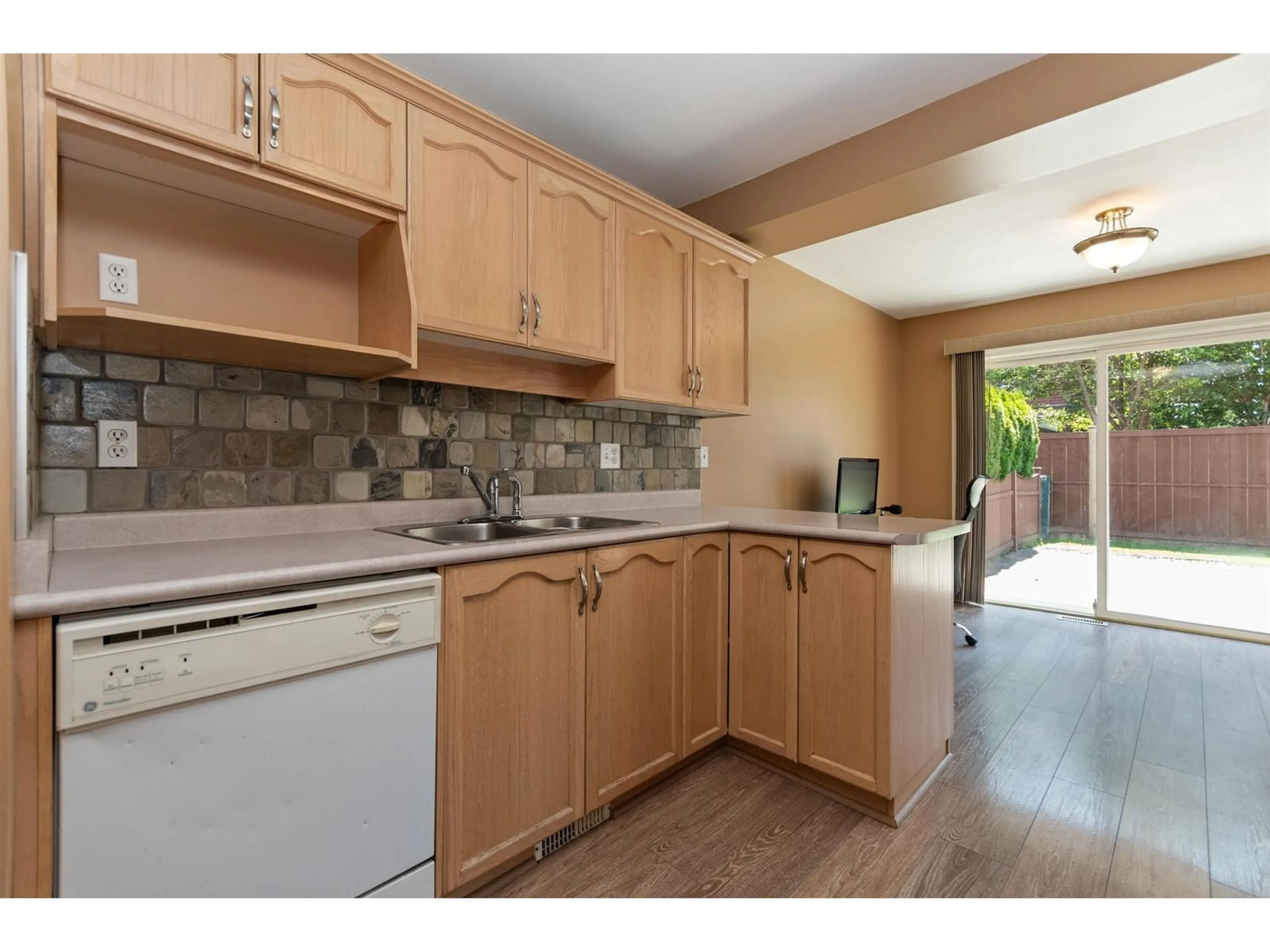 Standard kitchen, unknown for 5 - 1530 MACKAY CRESCENT, Agassiz British Columbia V0M1A3
