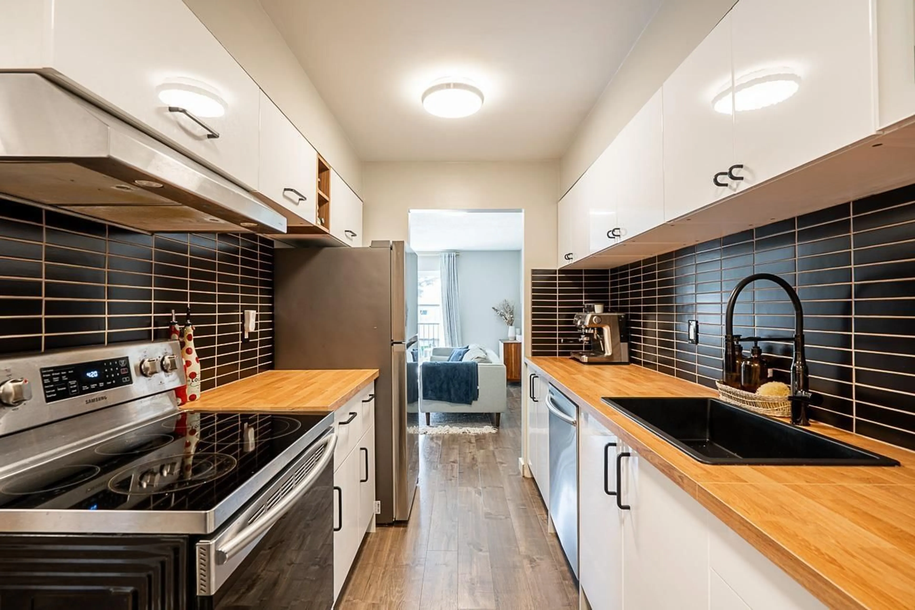 Standard kitchen, unknown for 203 - 5191 203, Langley British Columbia V3A1V6