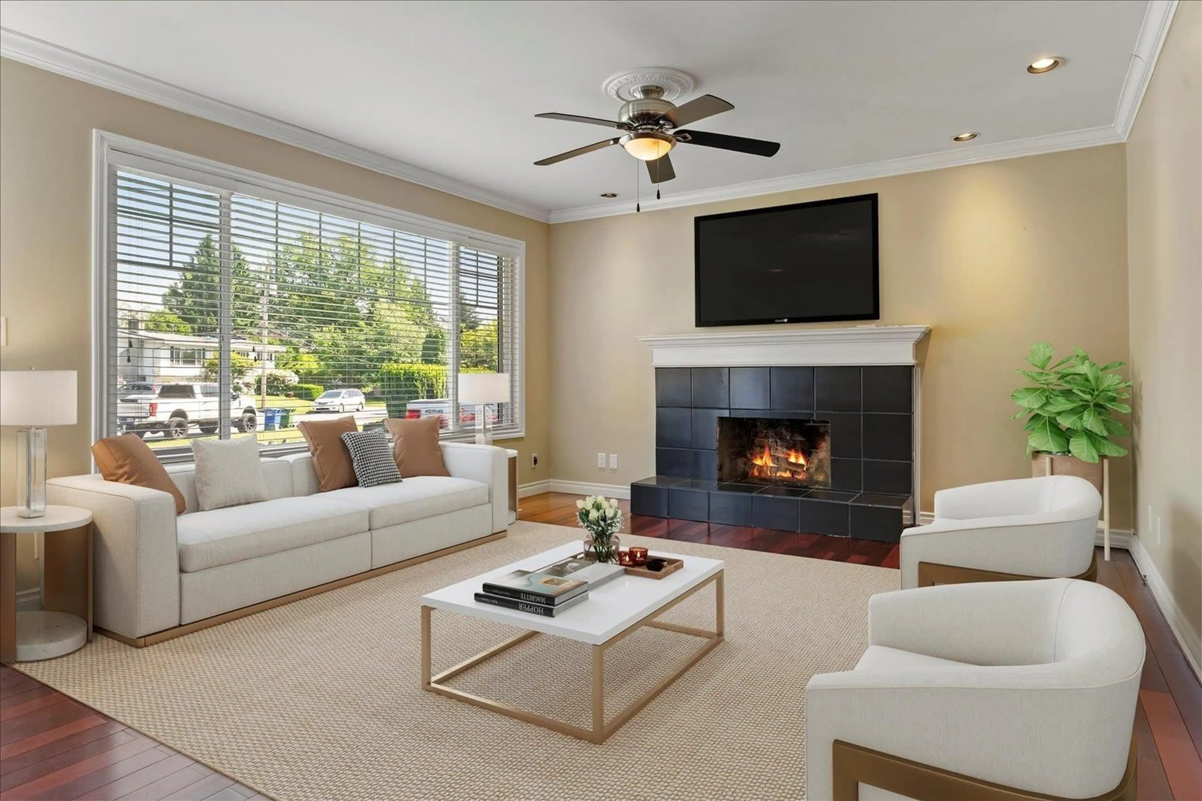 Living room with furniture, unknown for 2185 MOSS, Abbotsford British Columbia V2S4Y5