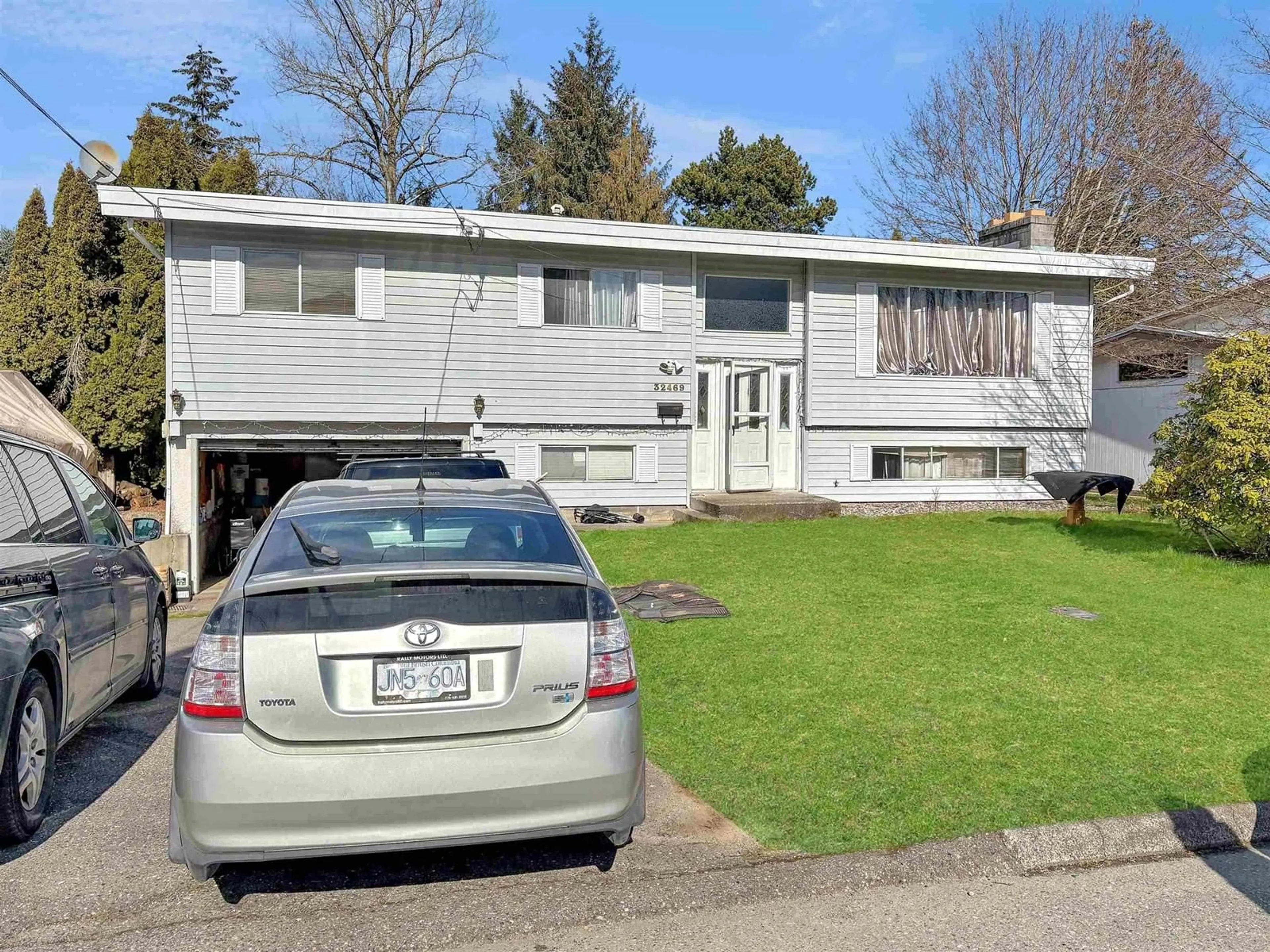 Home with vinyl exterior material, street for 32469 EMERALD, Abbotsford British Columbia V2T1B4