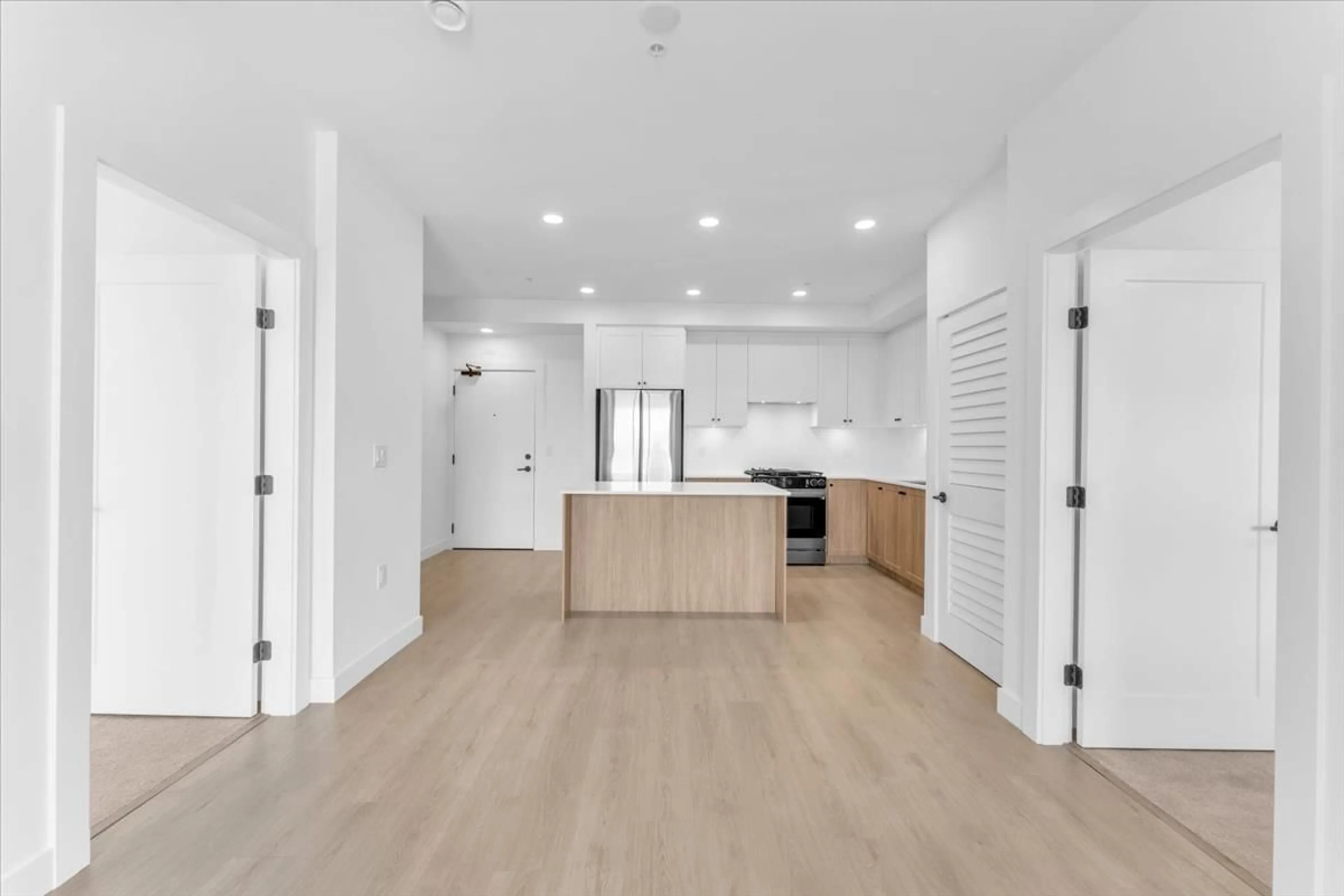 Open concept kitchen, unknown for 420 - 19979 76, Langley British Columbia V2Y3Y2