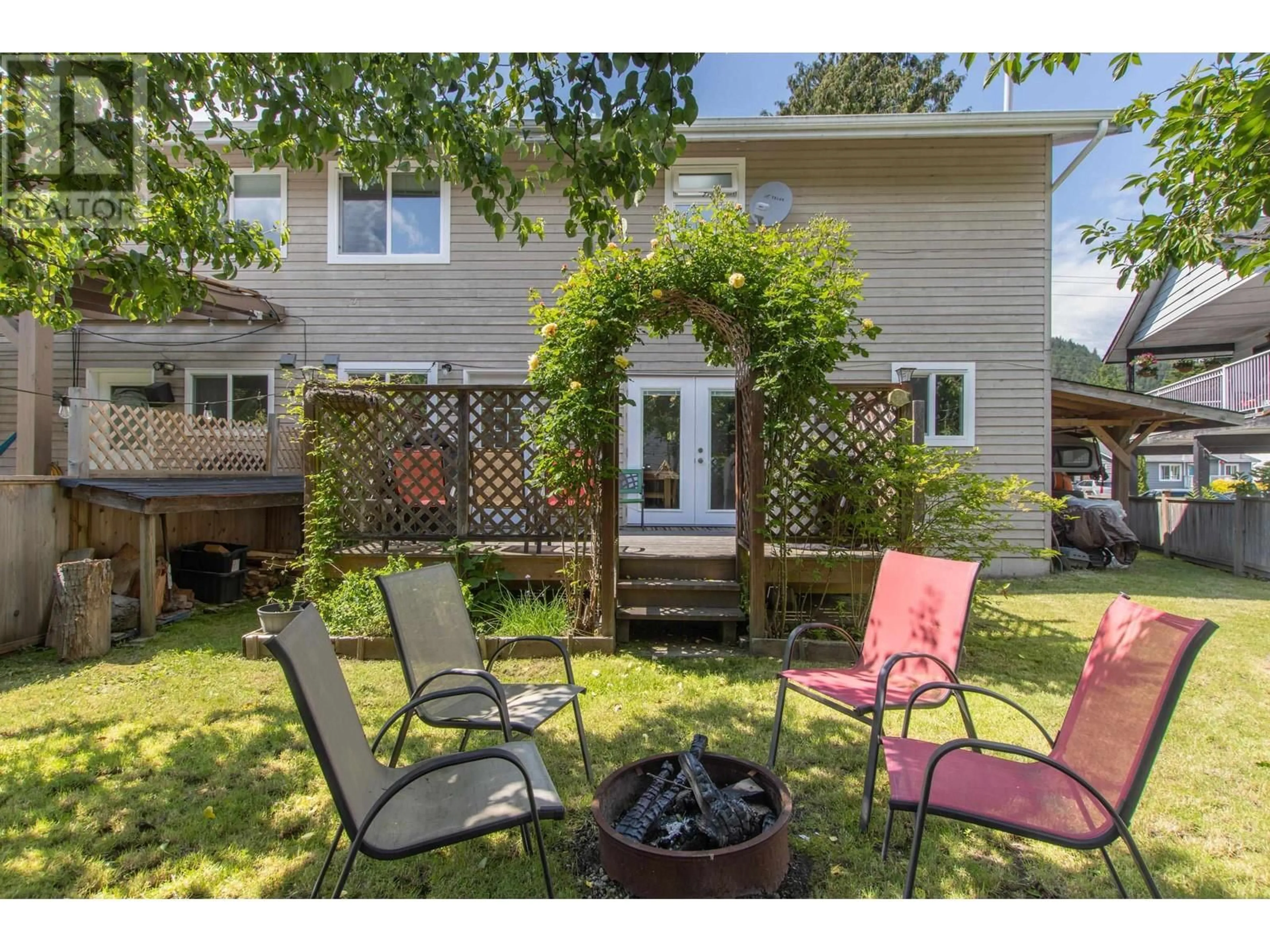 Patio, street for 39710 GOVERNMENT ROAD, Squamish British Columbia V8B0A5