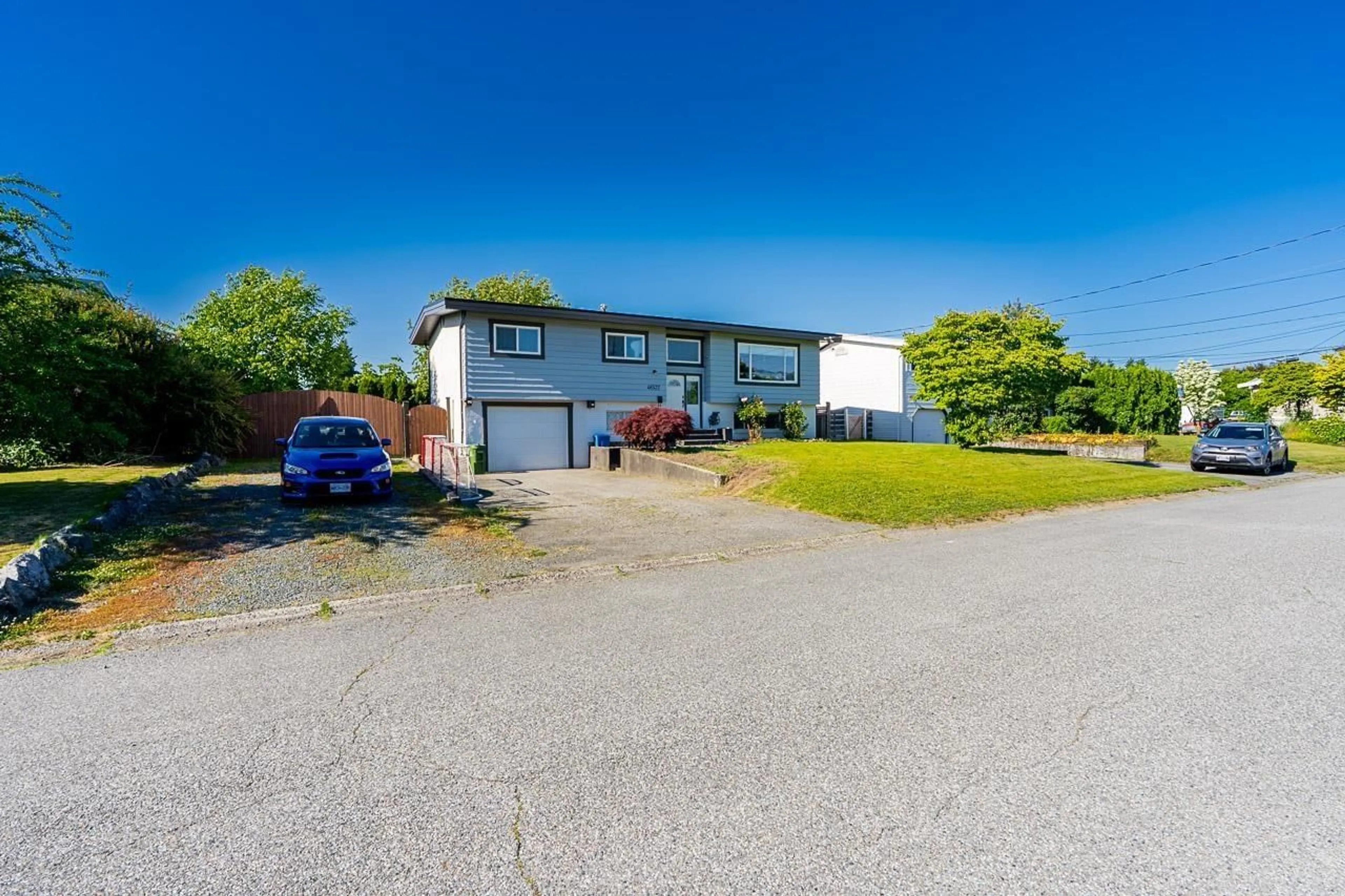 A pic from outside/outdoor area/front of a property/back of a property/a pic from drone, street for 46537 ANDERSON AVENUE, Chilliwack British Columbia V2P3T8