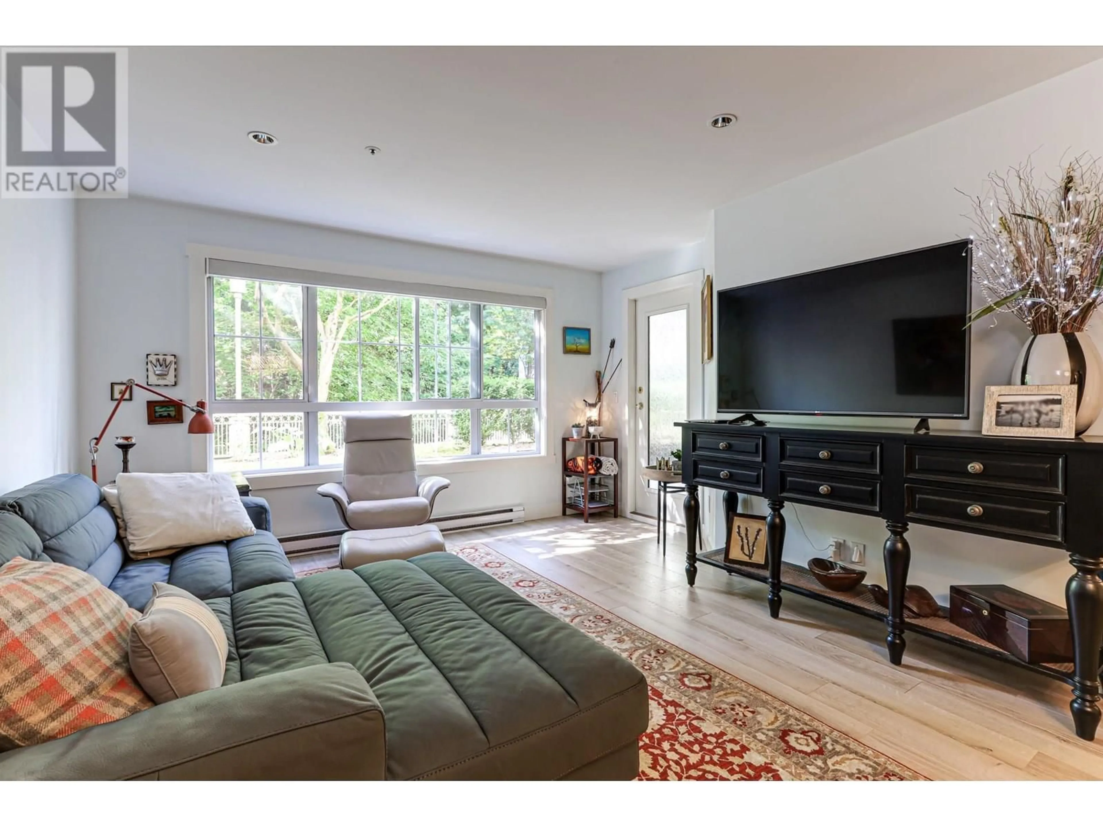 Living room with furniture, unknown for 114 - 2960 PRINCESS CRESCENT, Coquitlam British Columbia V3B7P2