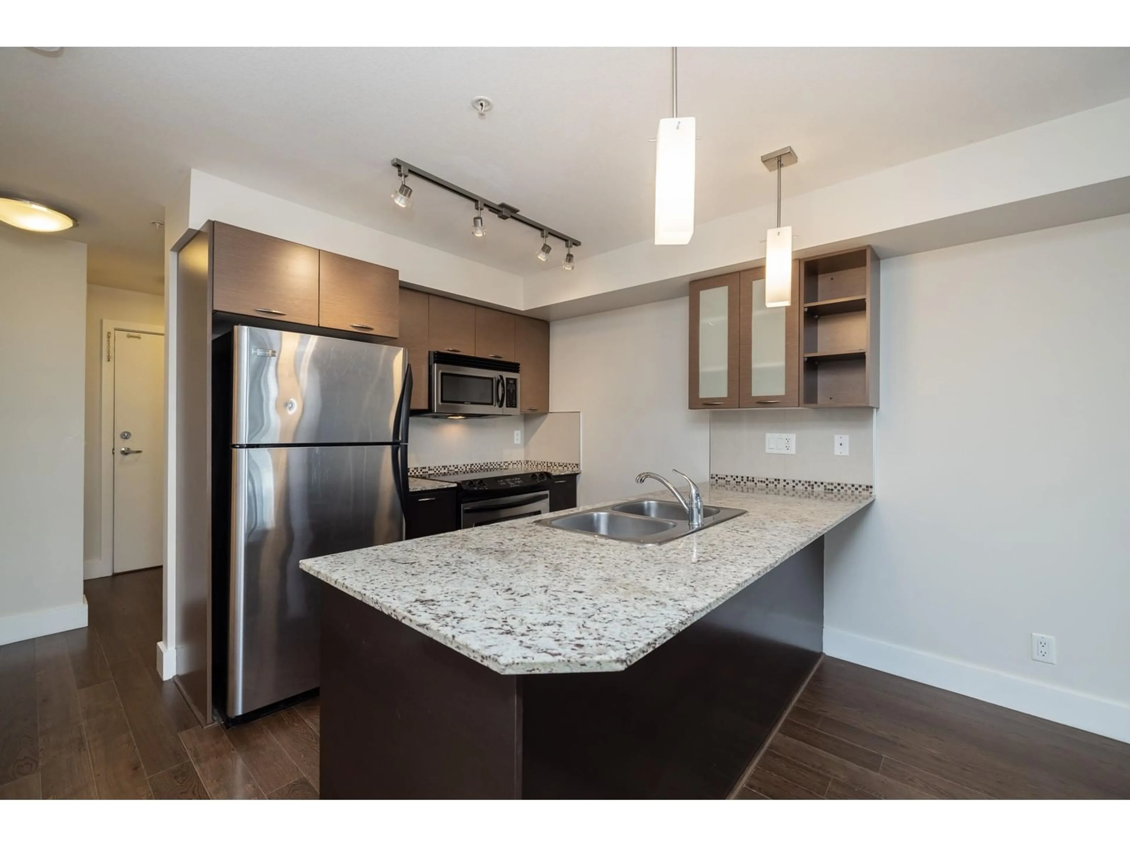 Open concept kitchen, unknown for 222 - 2233 MCKENZIE, Abbotsford British Columbia V2S4A1