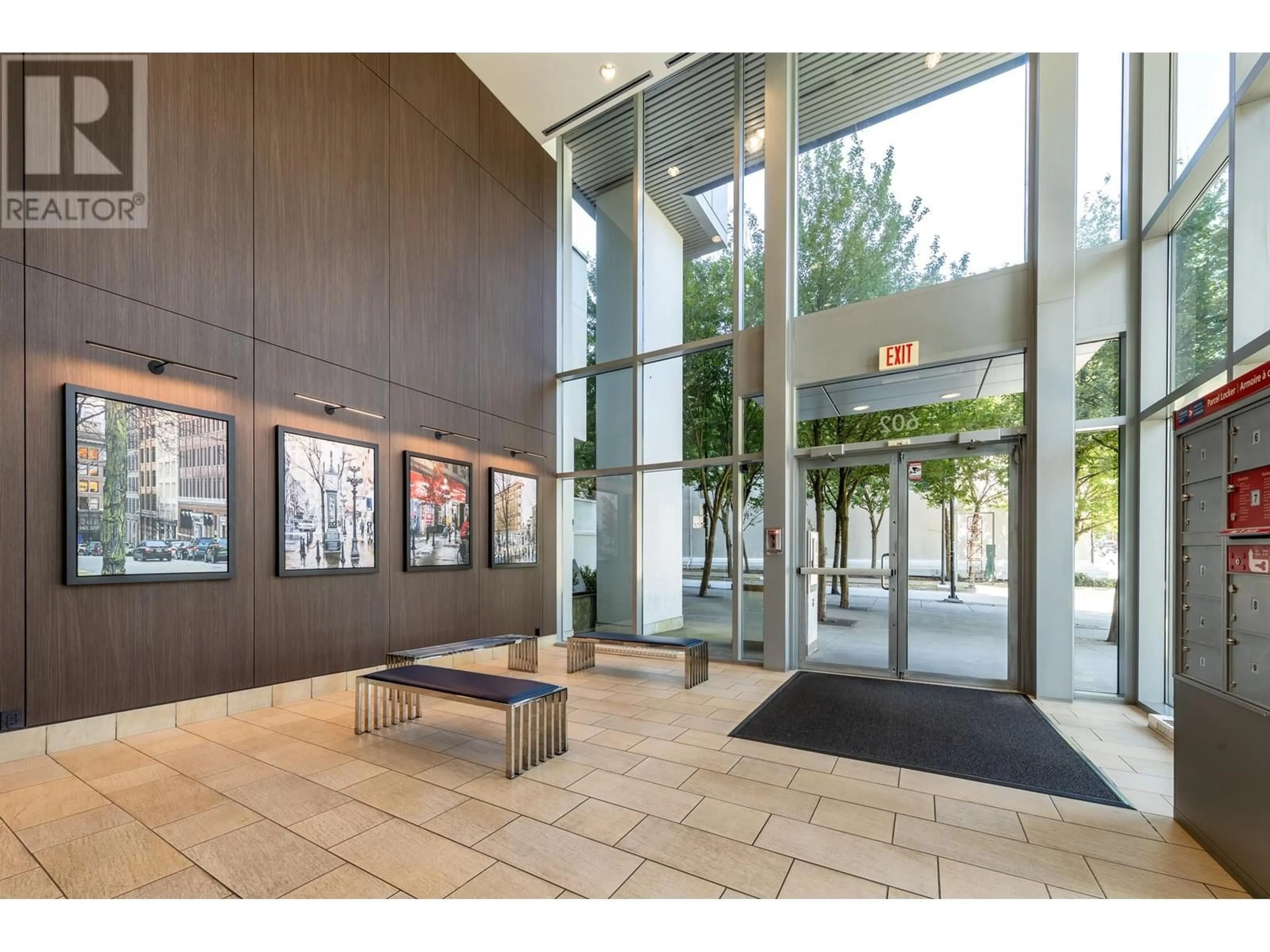 Indoor foyer for 2203 - 602 CITADEL PARADE, Vancouver British Columbia V6B1X2