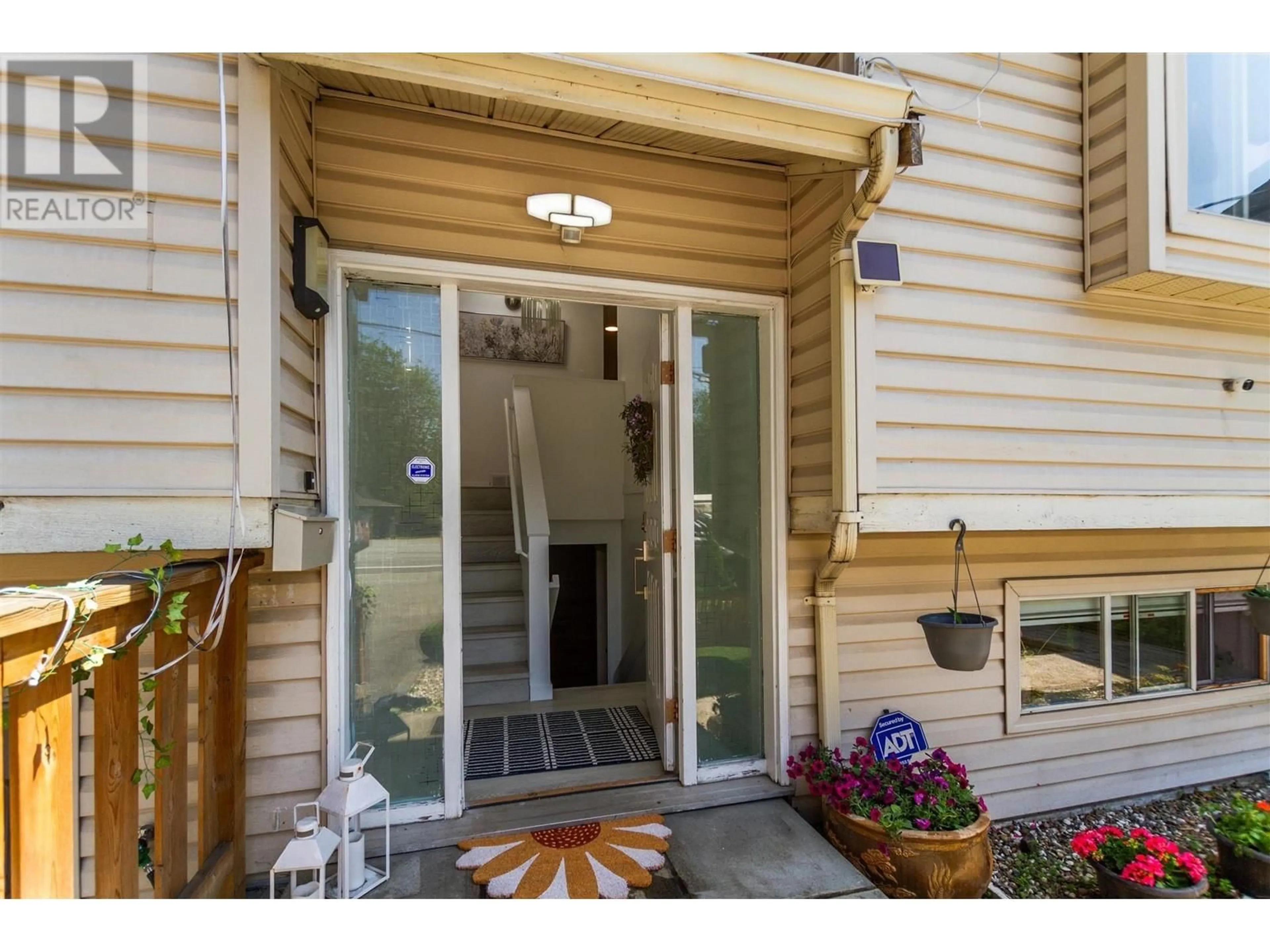 Indoor entryway for 2170 CAPILANO ROAD, North Vancouver British Columbia V7P3B9