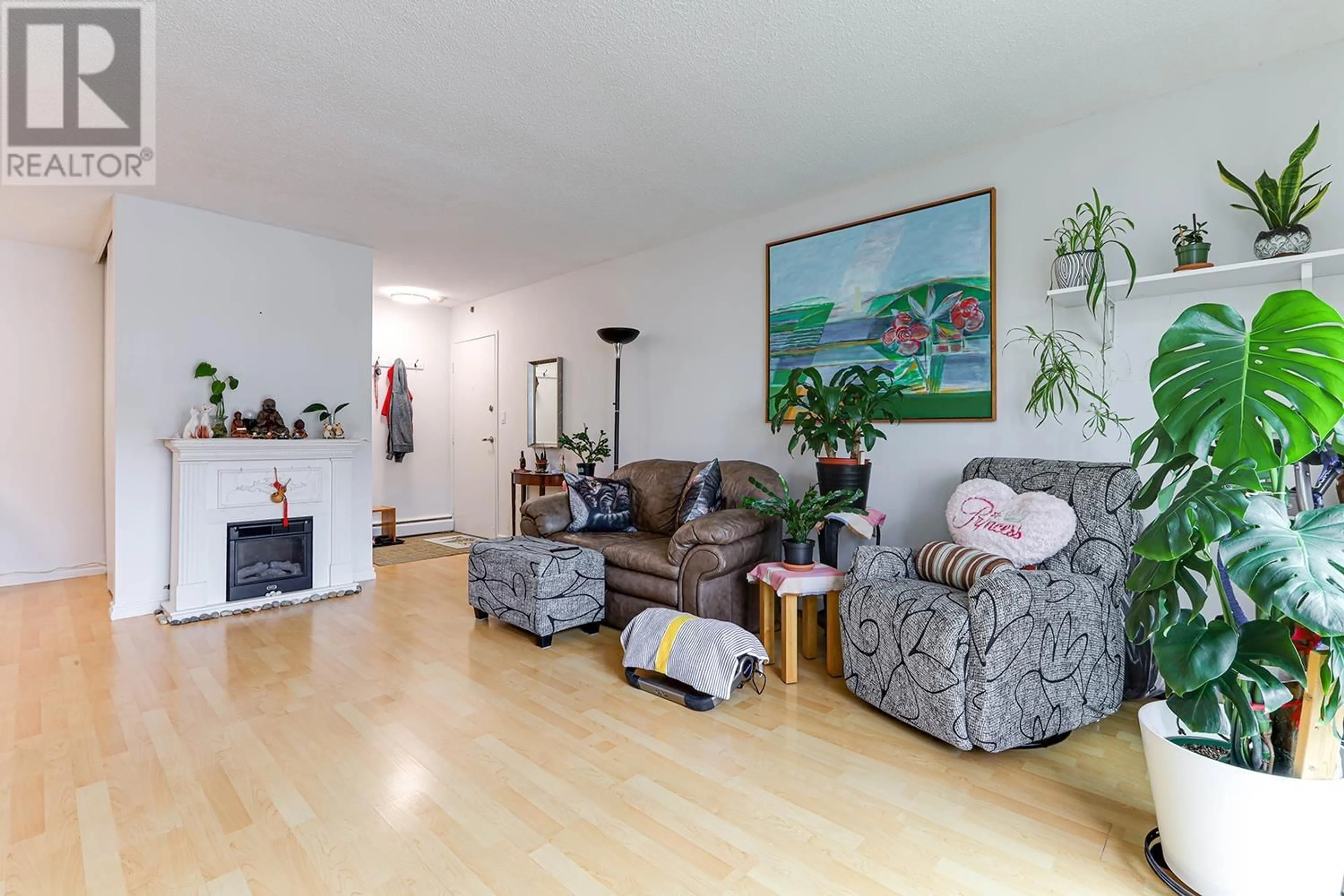 Living room with furniture, wood/laminate floor for 209 - 7260 LINDSAY ROAD, Richmond British Columbia V7C3M6
