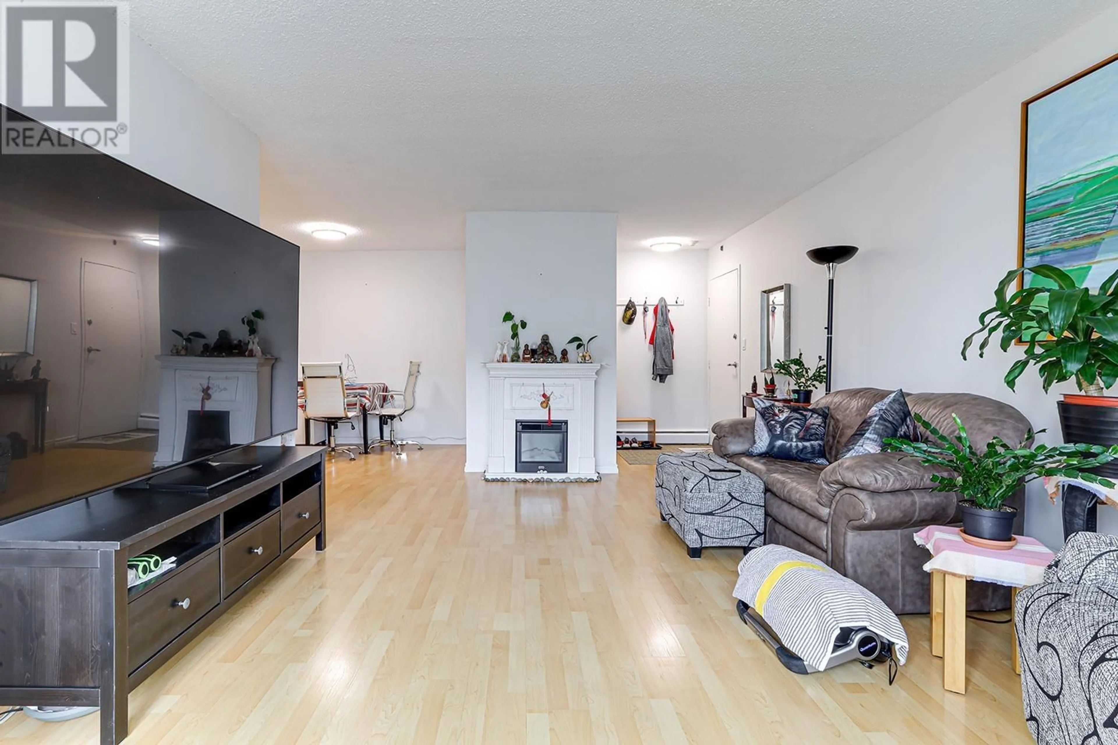 Living room with furniture, wood/laminate floor for 209 - 7260 LINDSAY ROAD, Richmond British Columbia V7C3M6