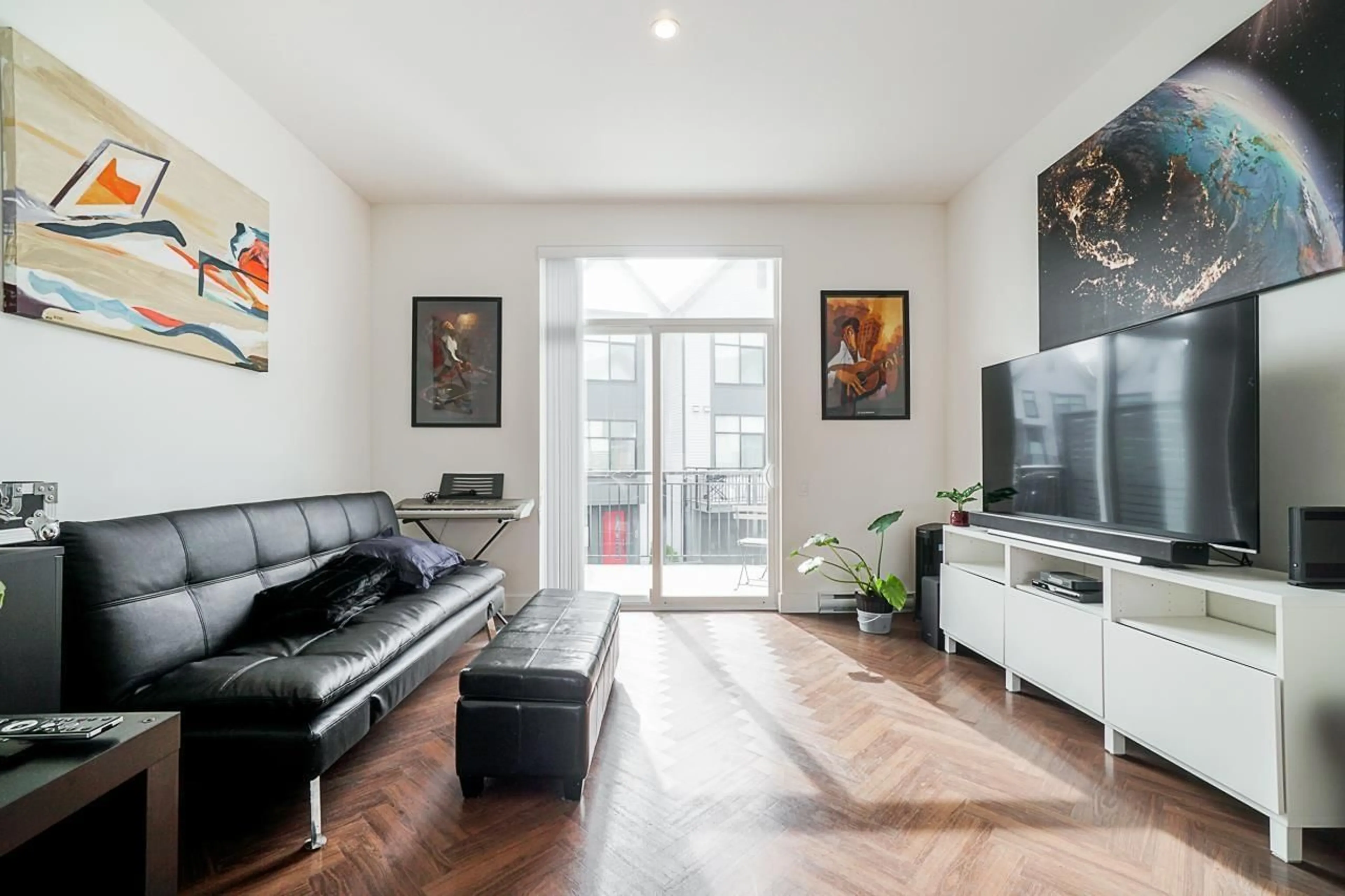Living room with furniture, unknown for 37 - 17555 57A, Surrey British Columbia V3S7V2