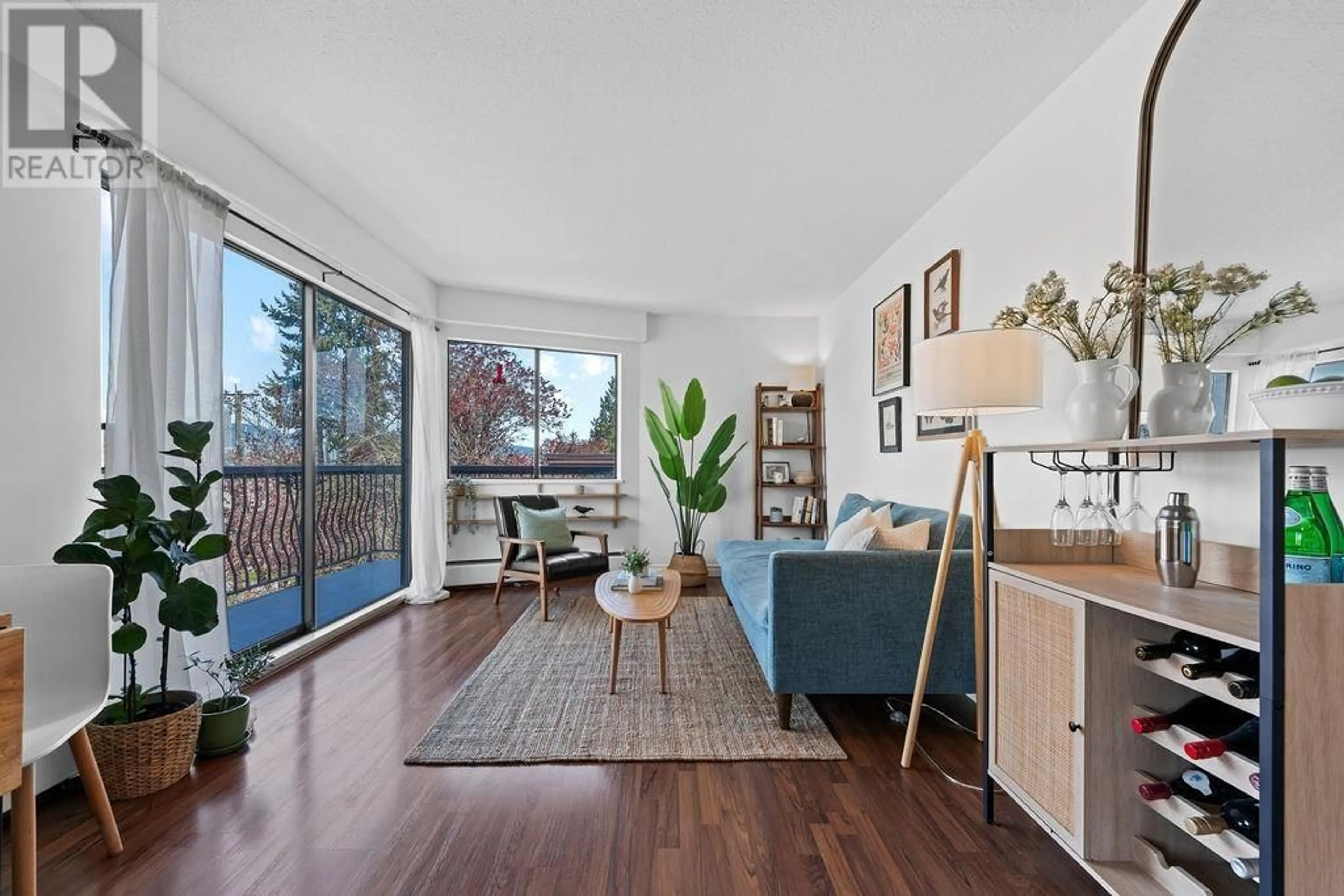 Living room with furniture, wood/laminate floor for 305 - 2330 MAPLE STREET, Vancouver British Columbia V6J3T6