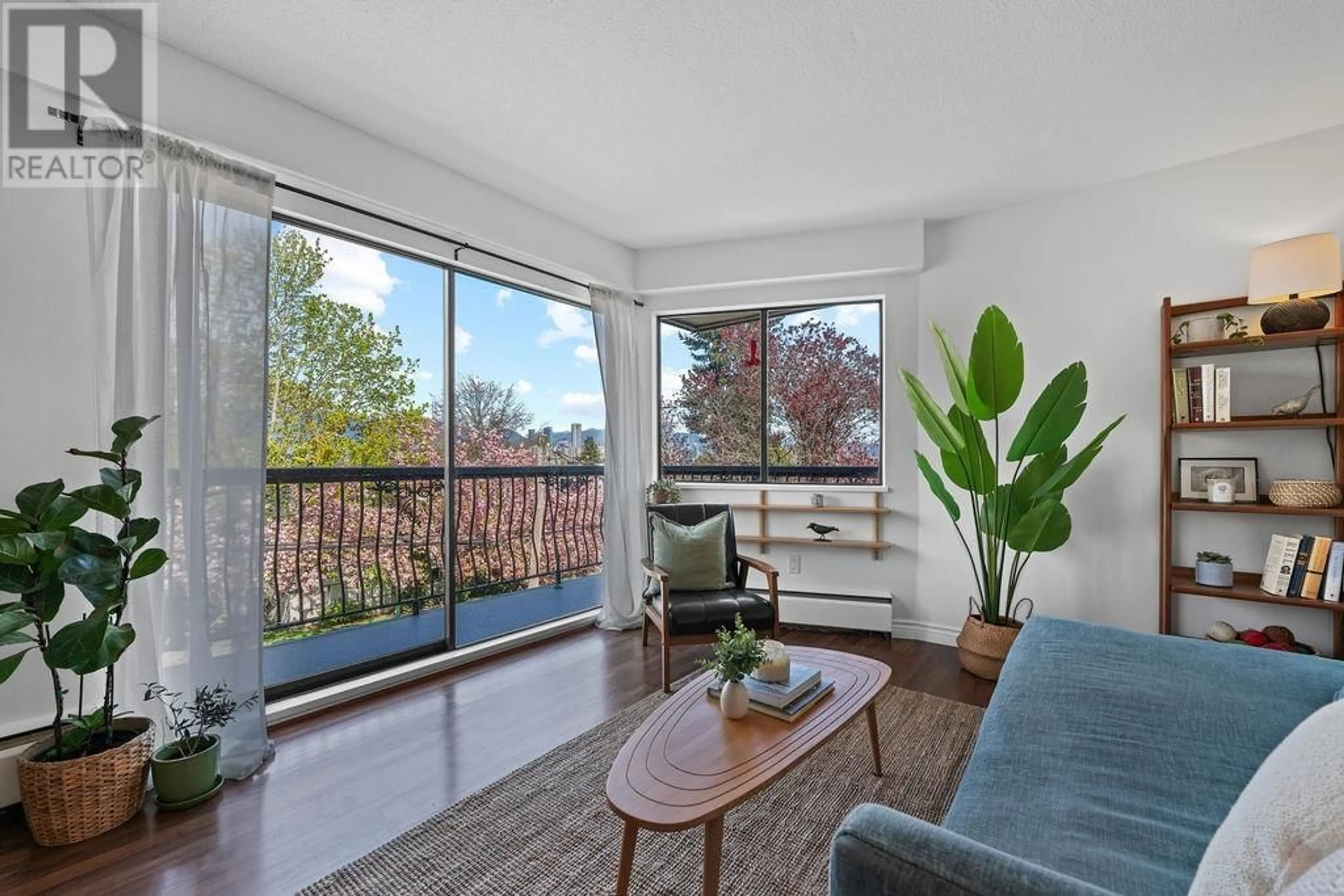 Living room with furniture, unknown for 305 - 2330 MAPLE STREET, Vancouver British Columbia V6J3T6