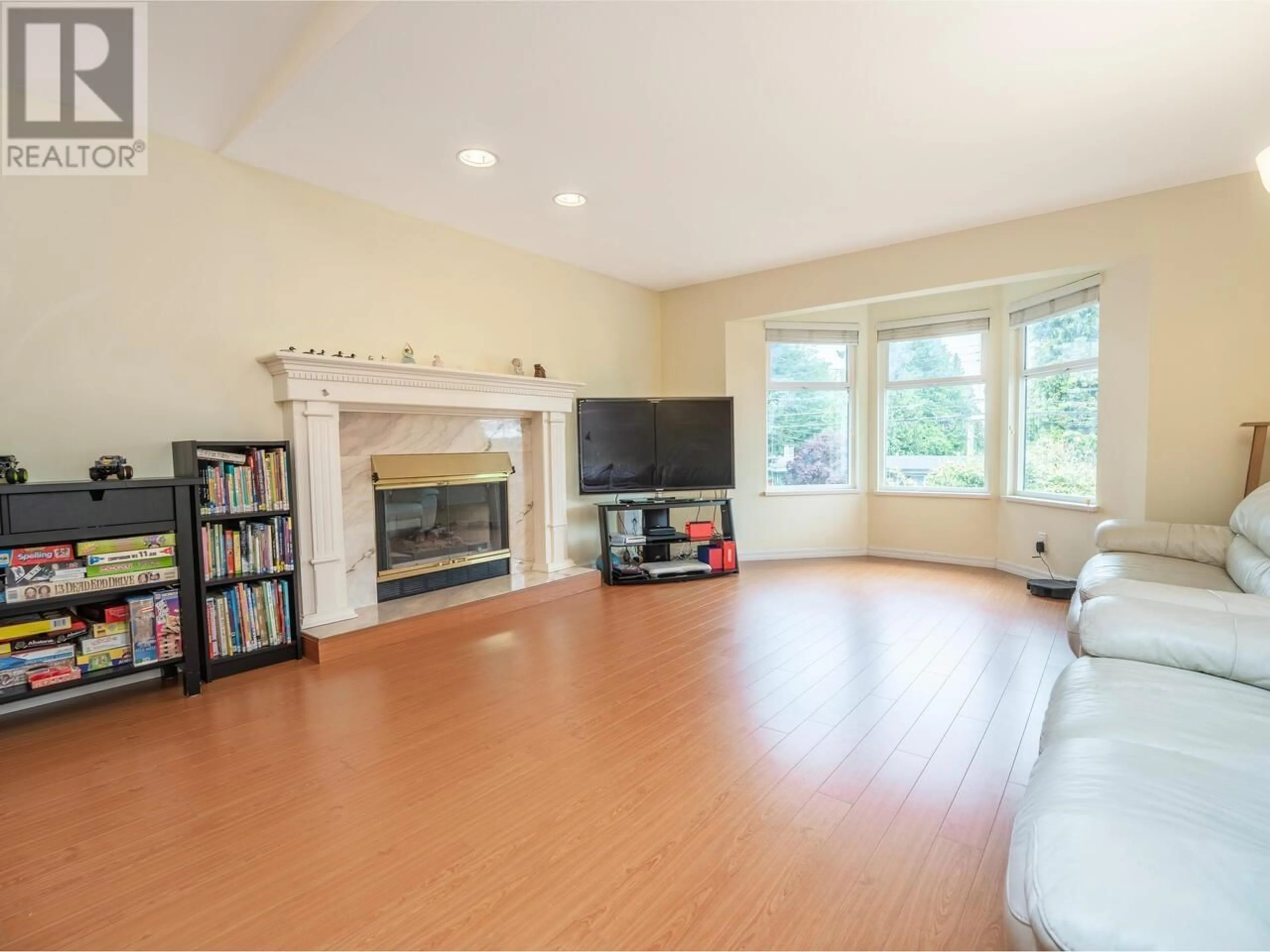 Living room with furniture, unknown for 7932 ROSEWOOD STREET, Burnaby British Columbia V5E2H3