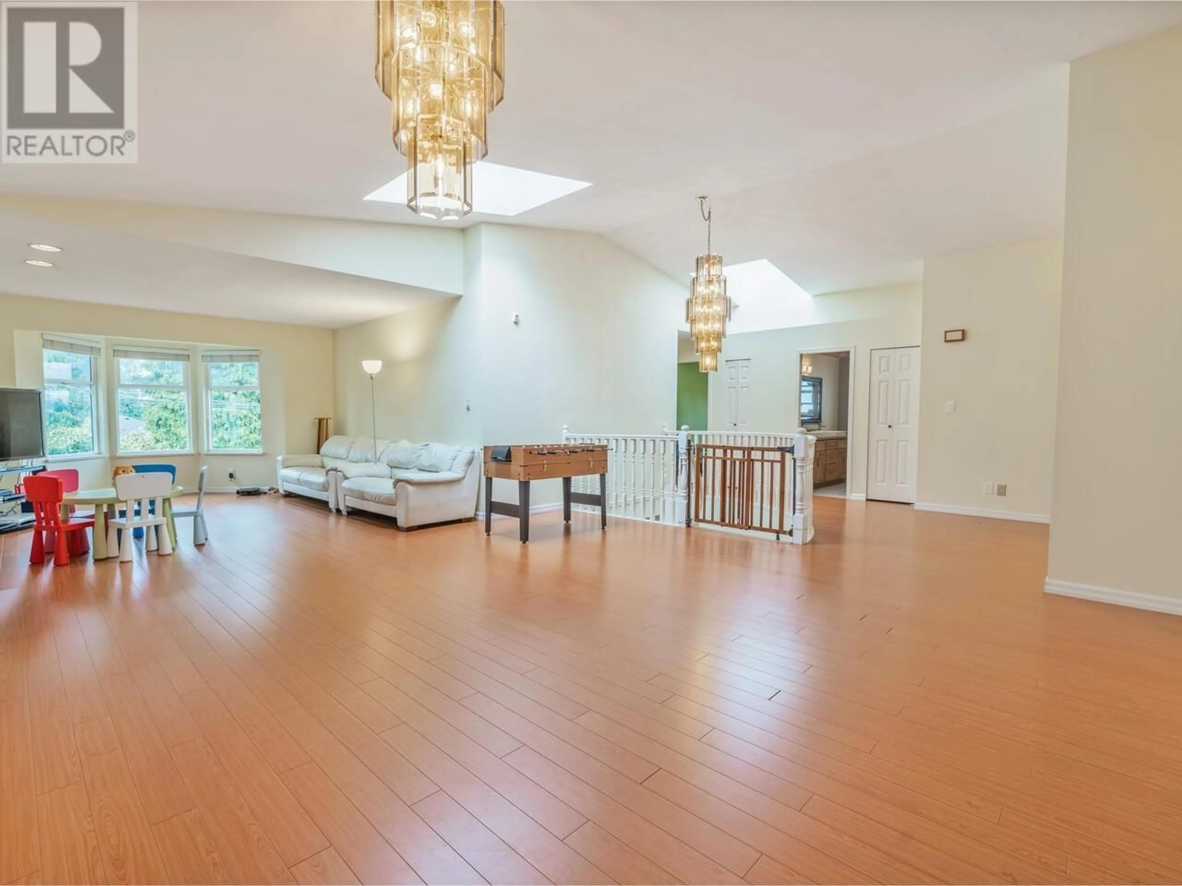 Indoor foyer for 7932 ROSEWOOD STREET, Burnaby British Columbia V5E2H3