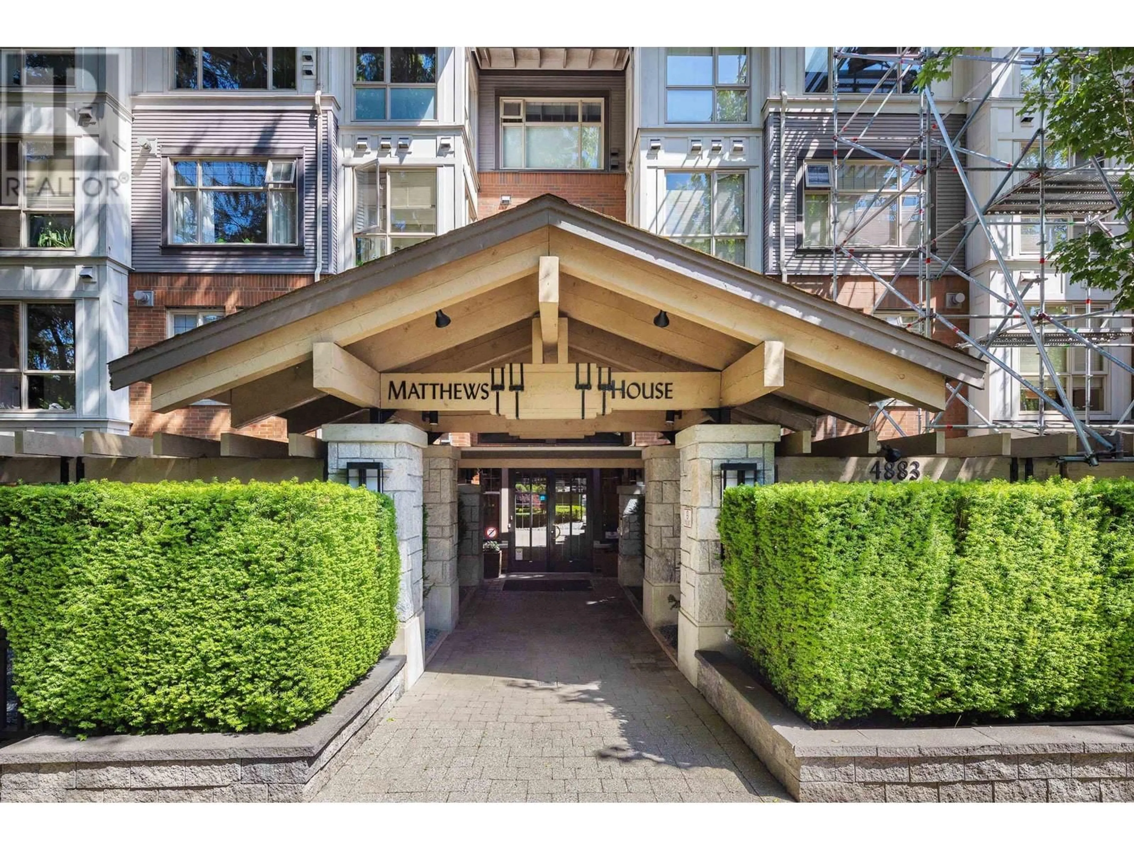 Indoor foyer for 201 - 4883 MACLURE MEWS, Vancouver British Columbia V6J5M8
