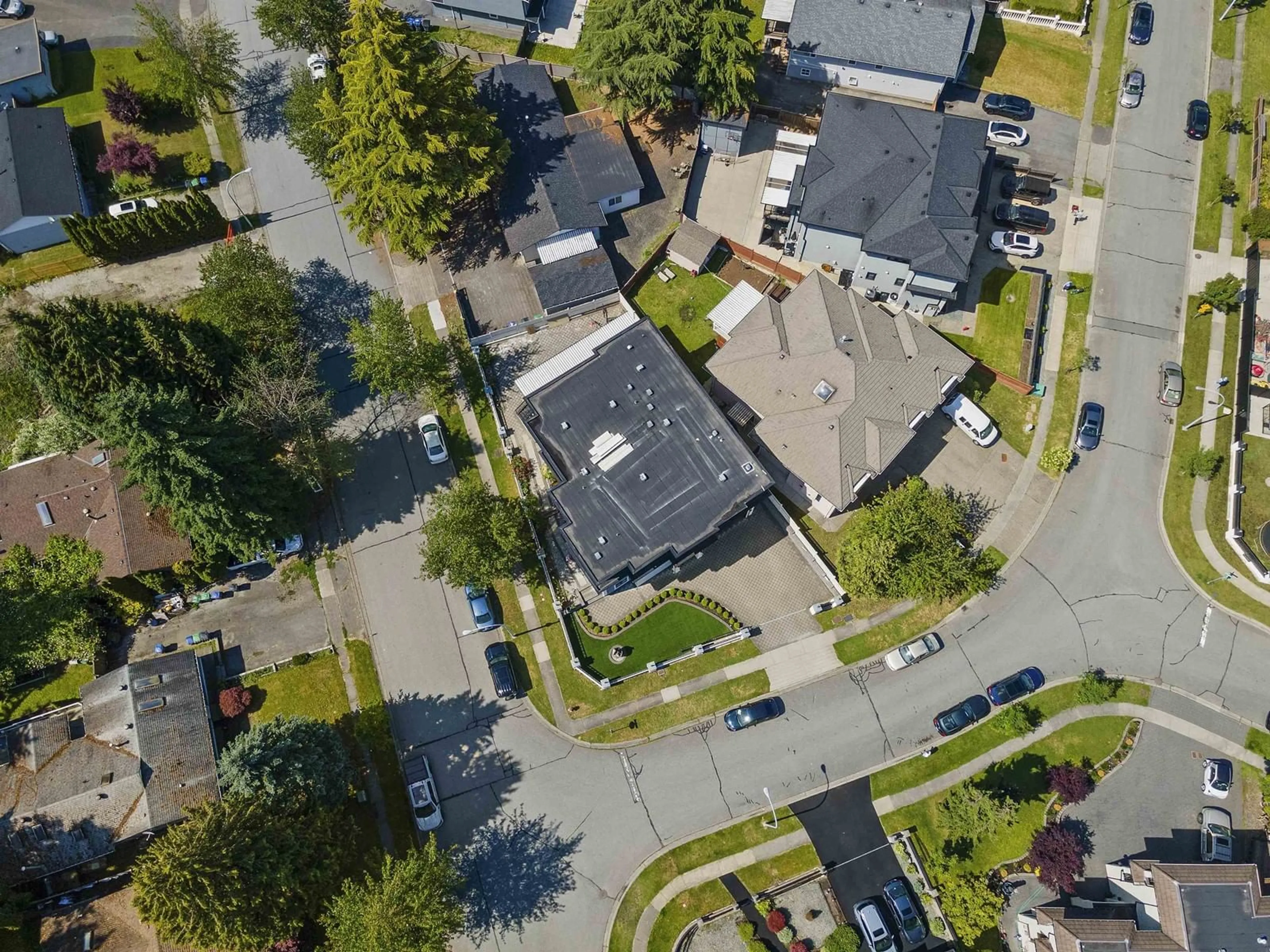 A pic from outside/outdoor area/front of a property/back of a property/a pic from drone, street for 8671 GALWAY, Surrey British Columbia V3W6C8