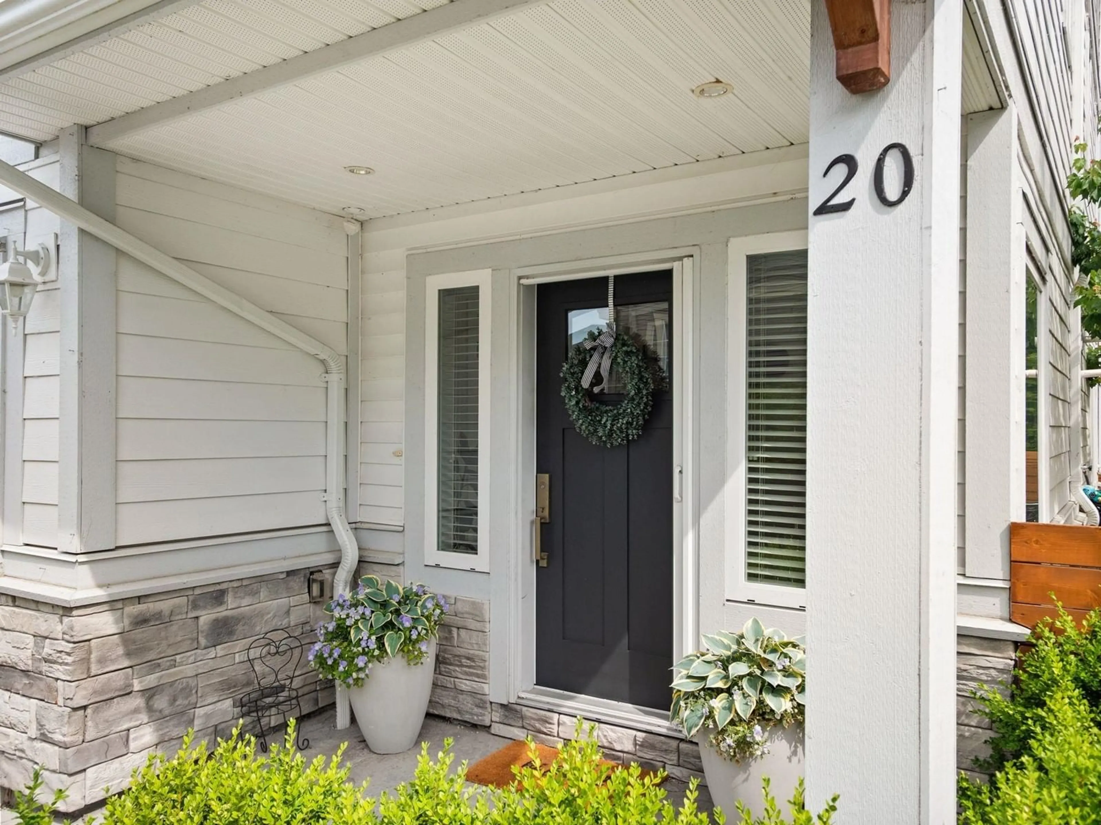 Indoor entryway for #20 - 4295 OLD CLAYBURN, Abbotsford British Columbia V3G0G4