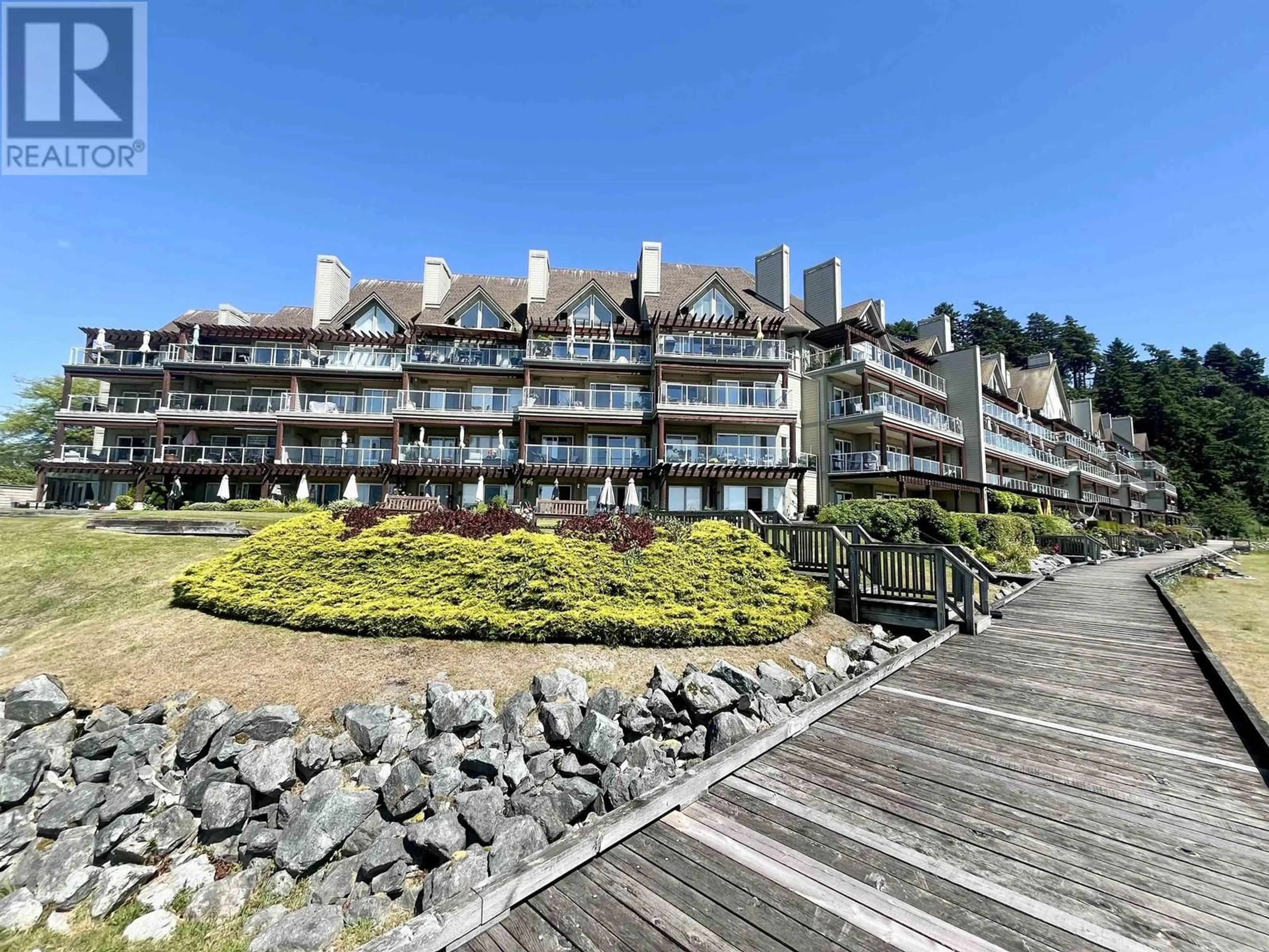 A pic from outside/outdoor area/front of a property/back of a property/a pic from drone, water/lake/river/ocean view for 207 - 1120 TSATSU SHORES DRIVE, Tsawwassen British Columbia V4M4G3