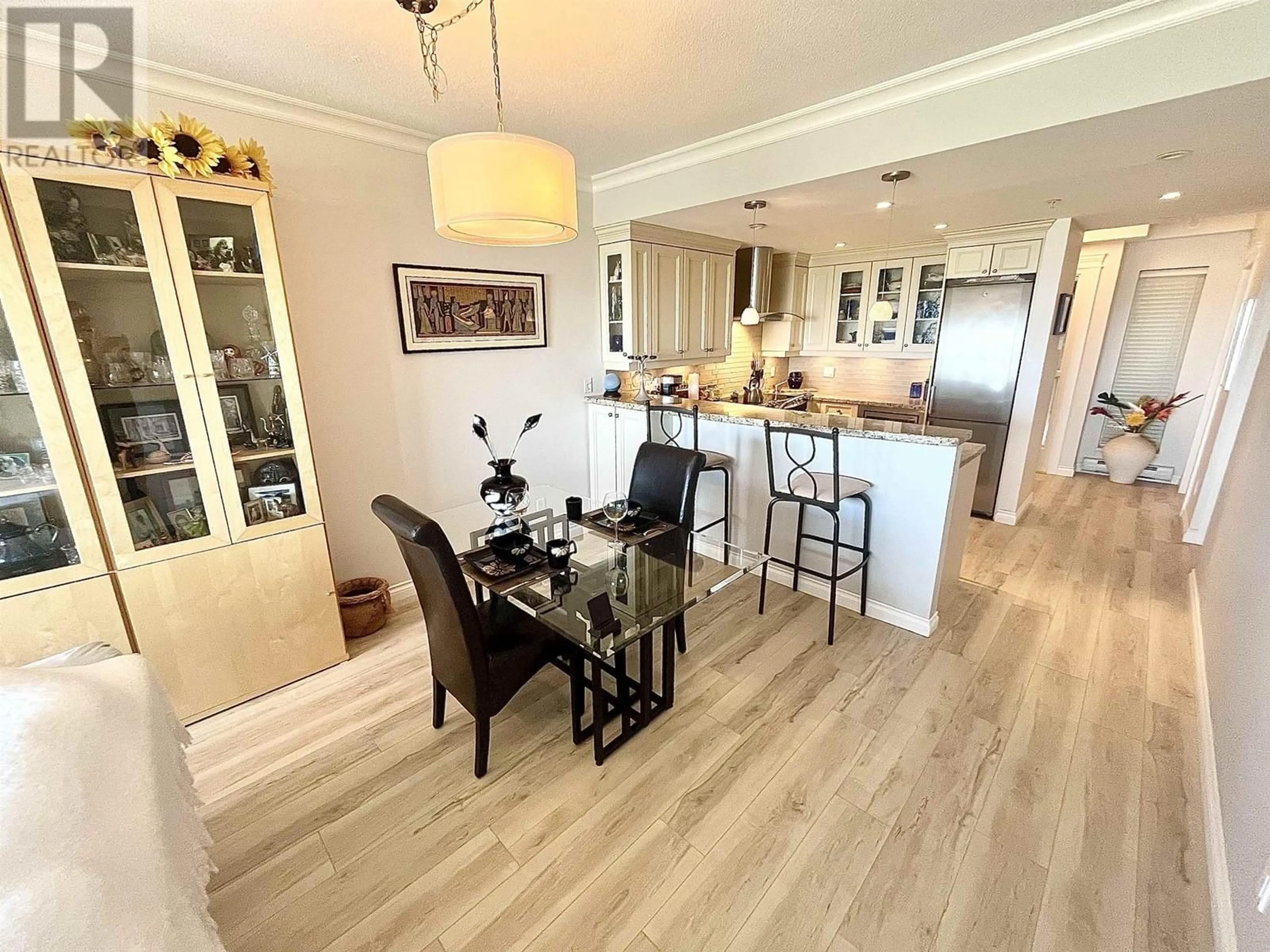 Open concept kitchen, wood/laminate floor for 207 - 1120 TSATSU SHORES DRIVE, Tsawwassen British Columbia V4M4G3