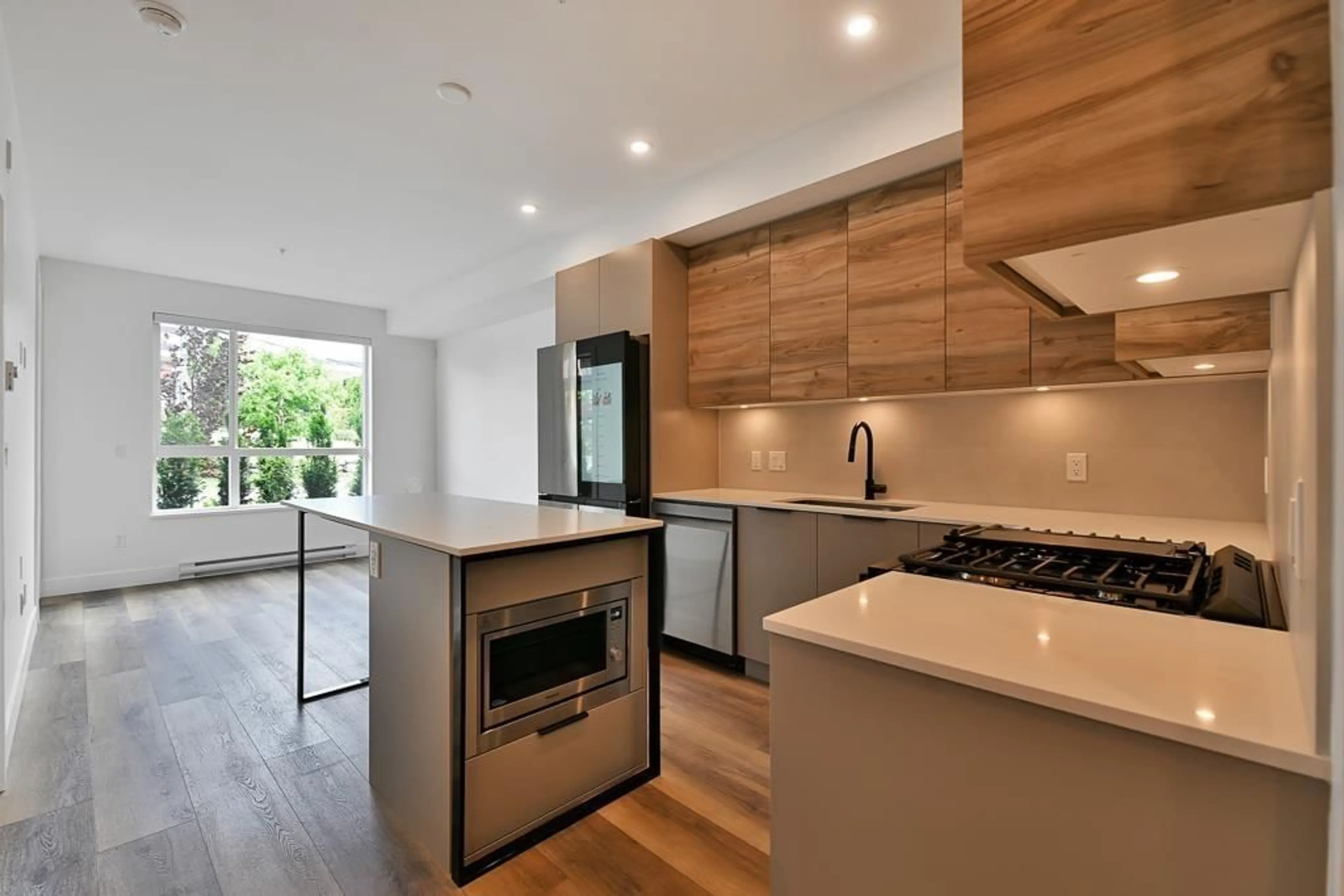 Open concept kitchen, unknown for 108 - 30490 CARDINAL, Abbotsford British Columbia V2T0C5