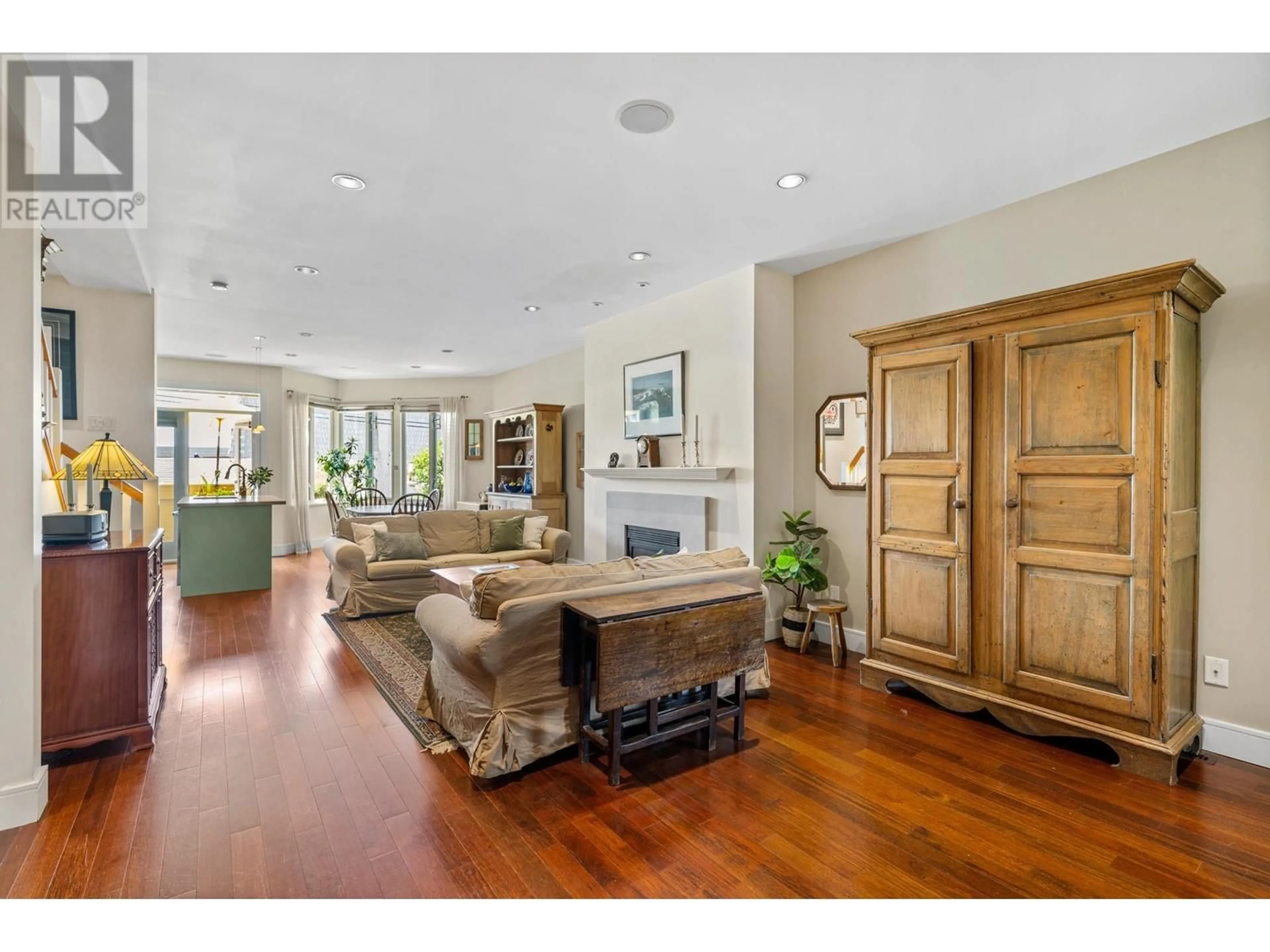 Living room with furniture, unknown for 263 5TH STREET, North Vancouver British Columbia V7M1J9