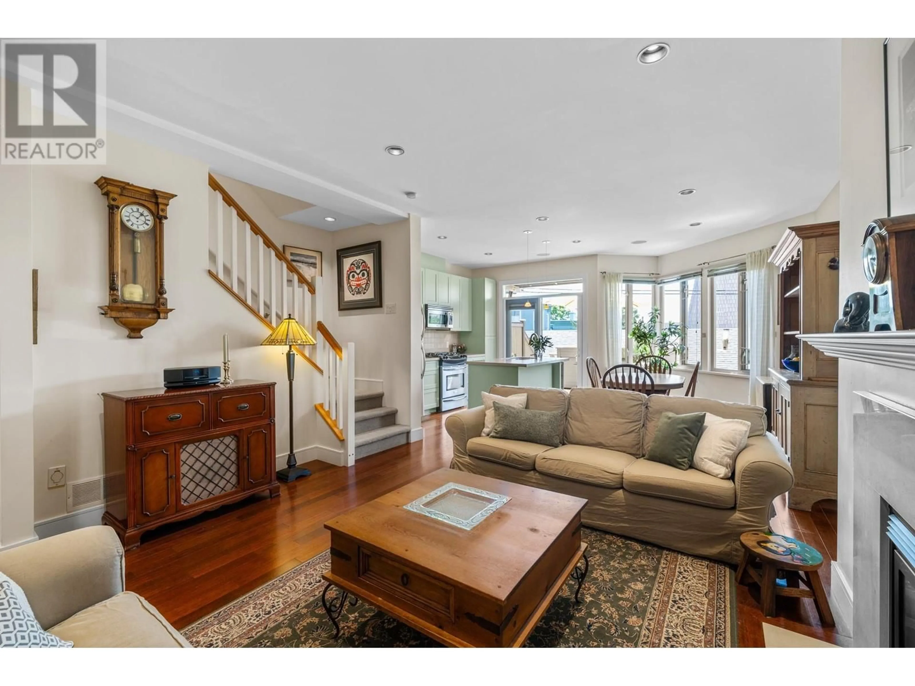 Living room with furniture, unknown for 263 5TH STREET, North Vancouver British Columbia V7M1J9