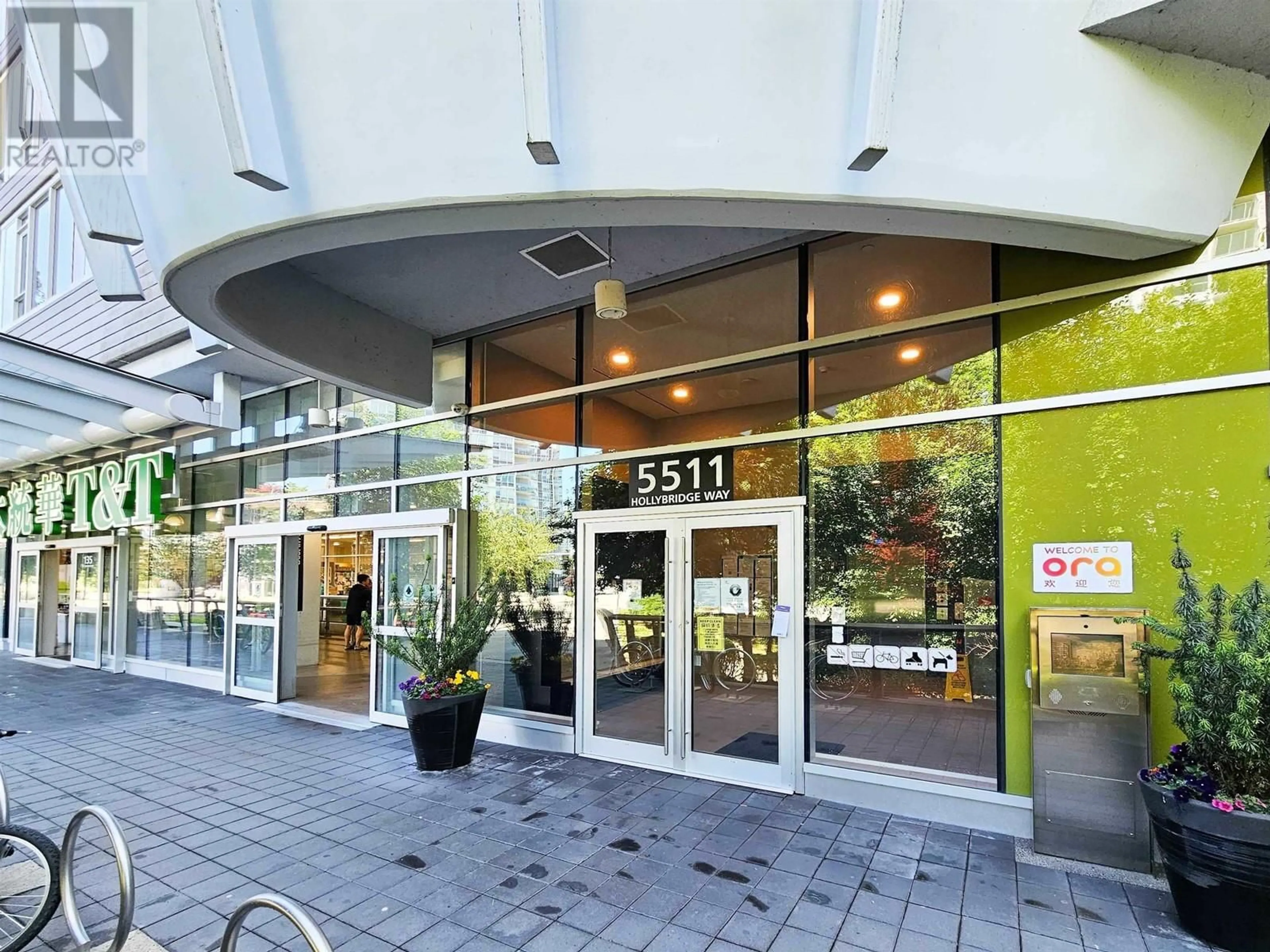 Indoor foyer for 6016 - 5511 HOLLYBRIDGE WAY, Richmond British Columbia V7C0A3
