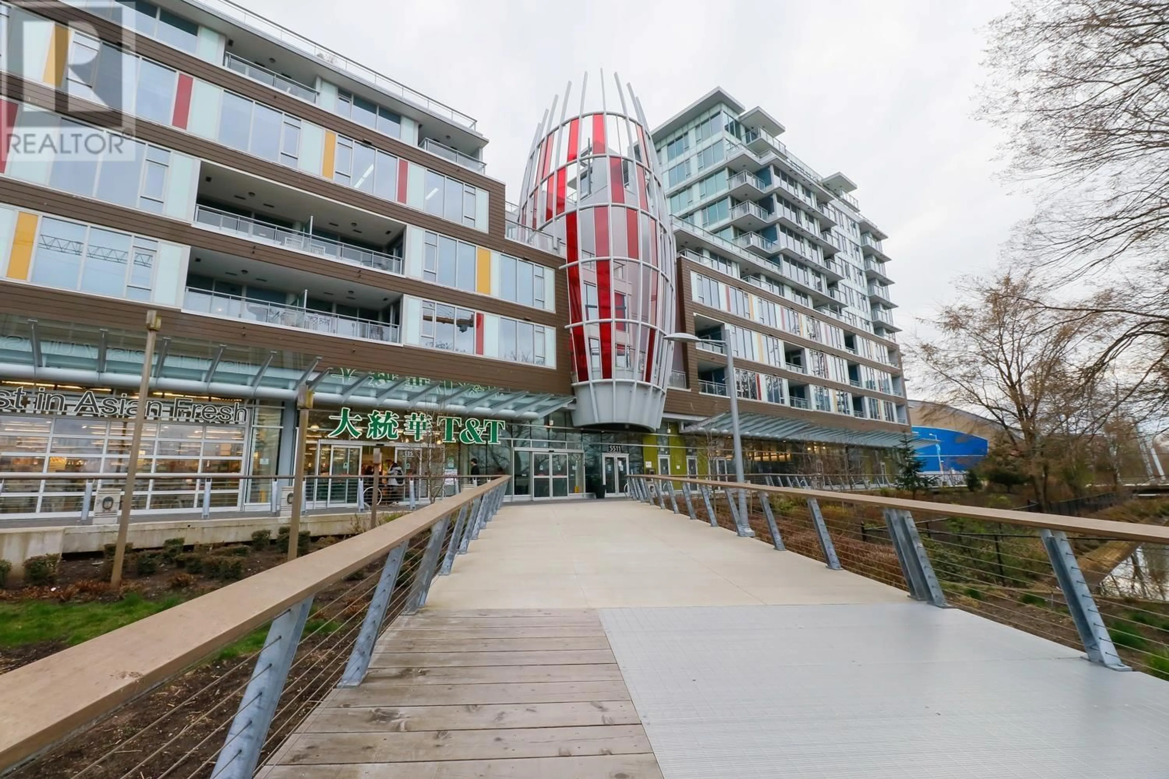 Indoor foyer for 6016 - 5511 HOLLYBRIDGE WAY, Richmond British Columbia V7C0A3