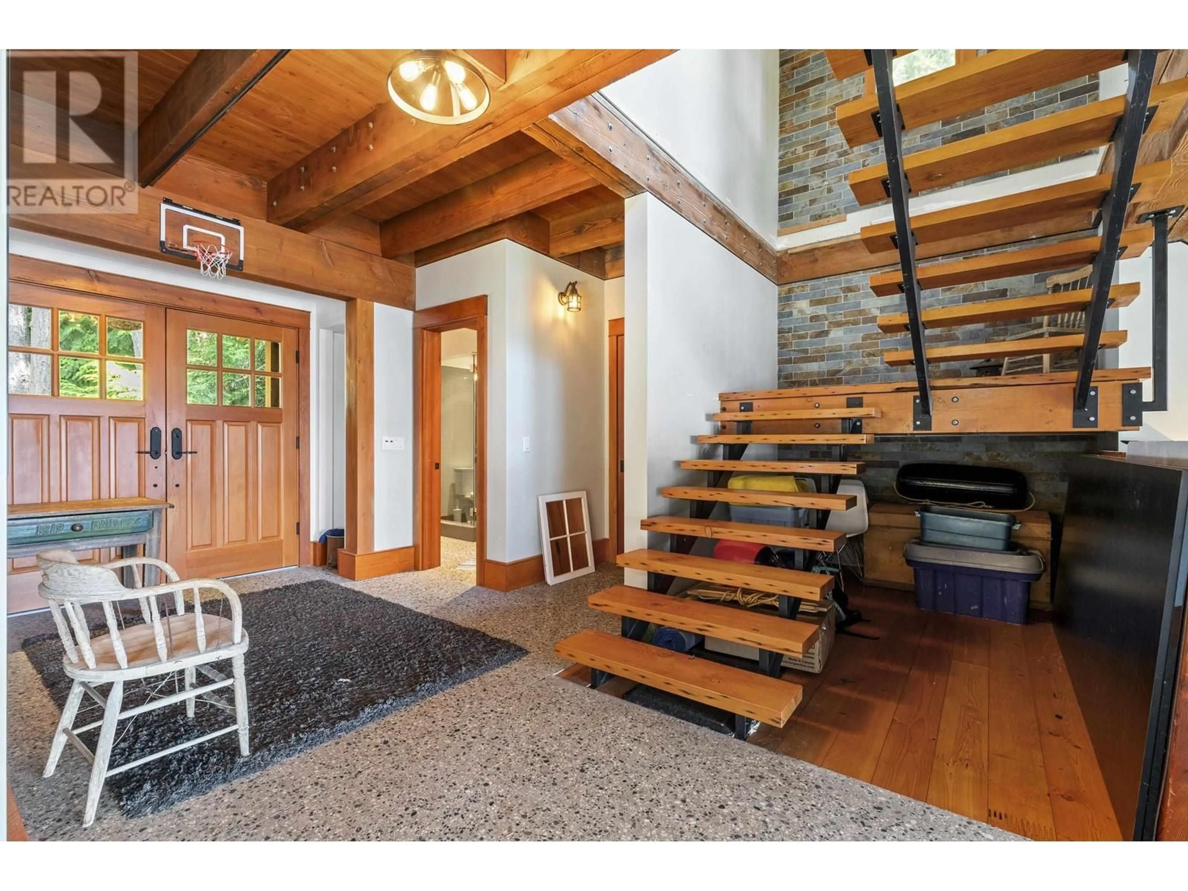 Indoor entryway for 329 ESPLANADE ROAD, Keats Island British Columbia V0N1G2