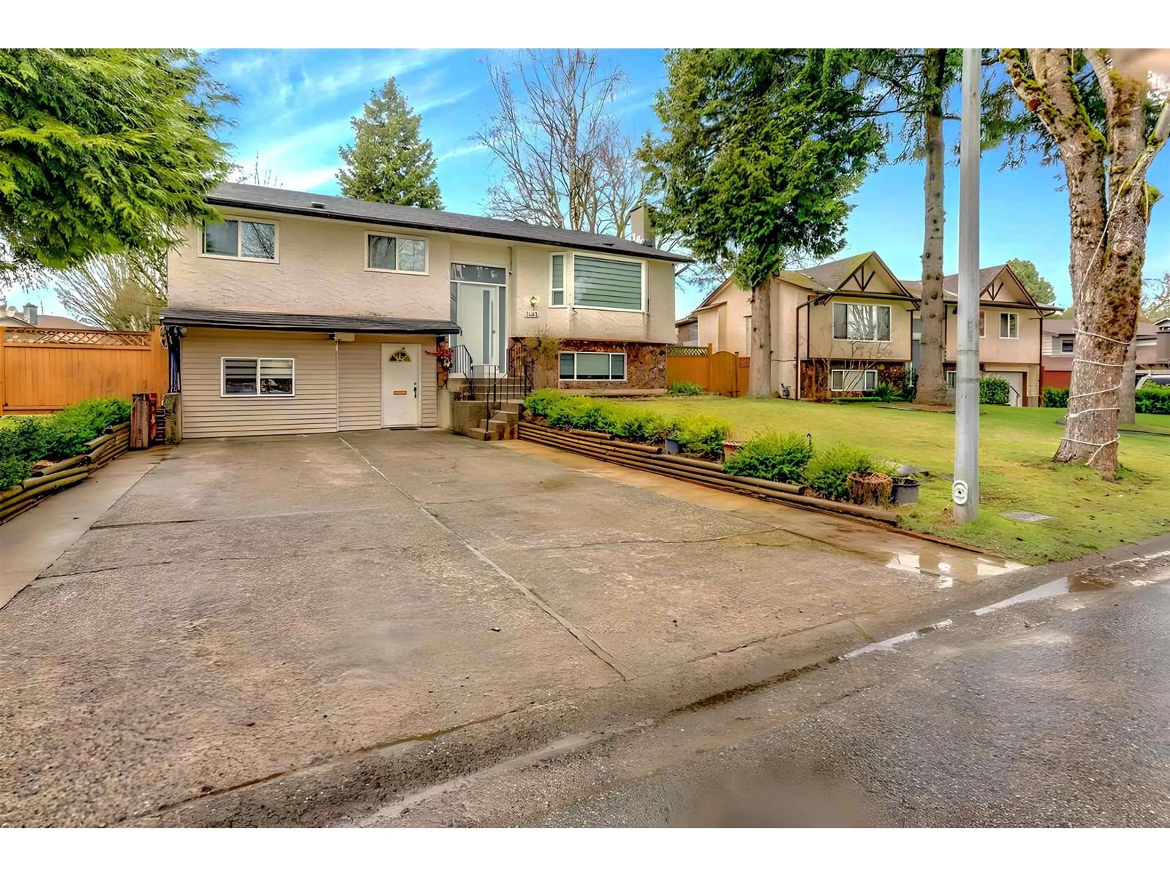 Unknown for 7463 TODD, Surrey British Columbia V3W7N5