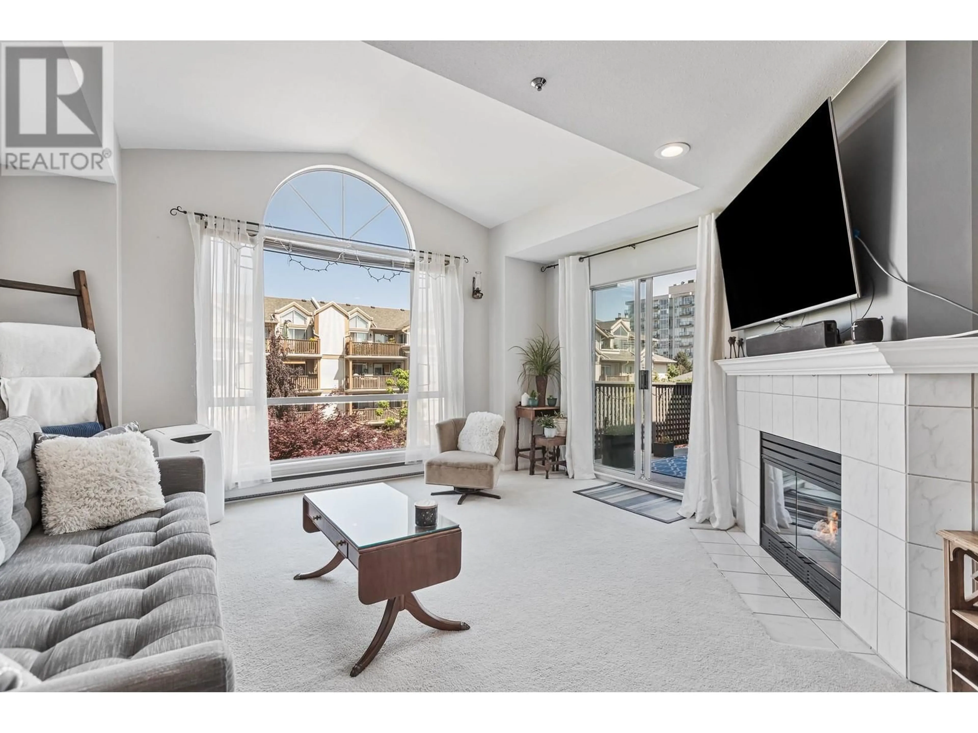 Living room with furniture, unknown for 308 - 19121 FORD ROAD, Pitt Meadows British Columbia V3Y2N2