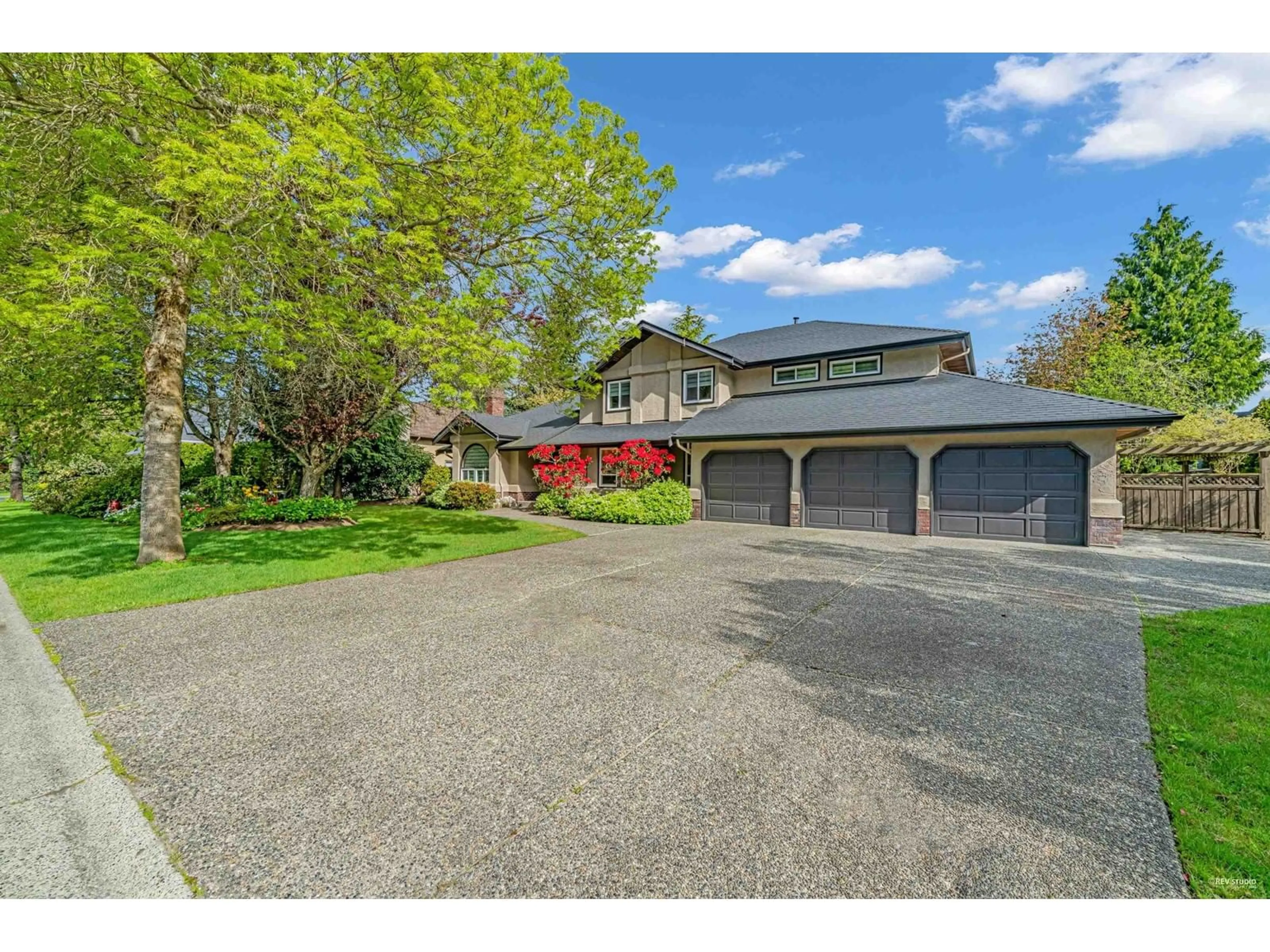 A pic from outside/outdoor area/front of a property/back of a property/a pic from drone, street for 13271 20A, Surrey British Columbia V4A9K2